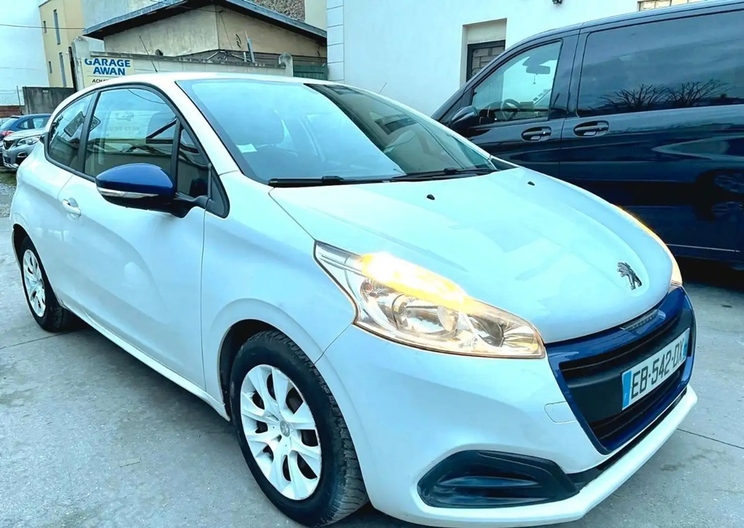 Peugeot 208 1.0 vti 68ch 5 places 88000km Blanc - 2