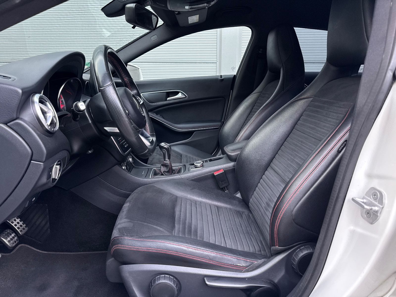 Mercedes-Benz CLA 180 AMG Line Navi Xenon Shz — photo 10
