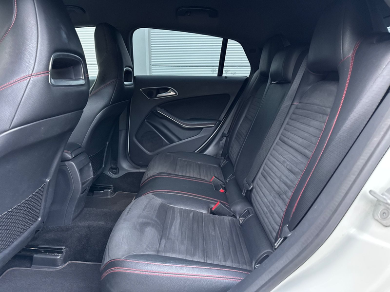 Mercedes-Benz CLA 180 AMG Line Navi Xenon Shz — photo 12