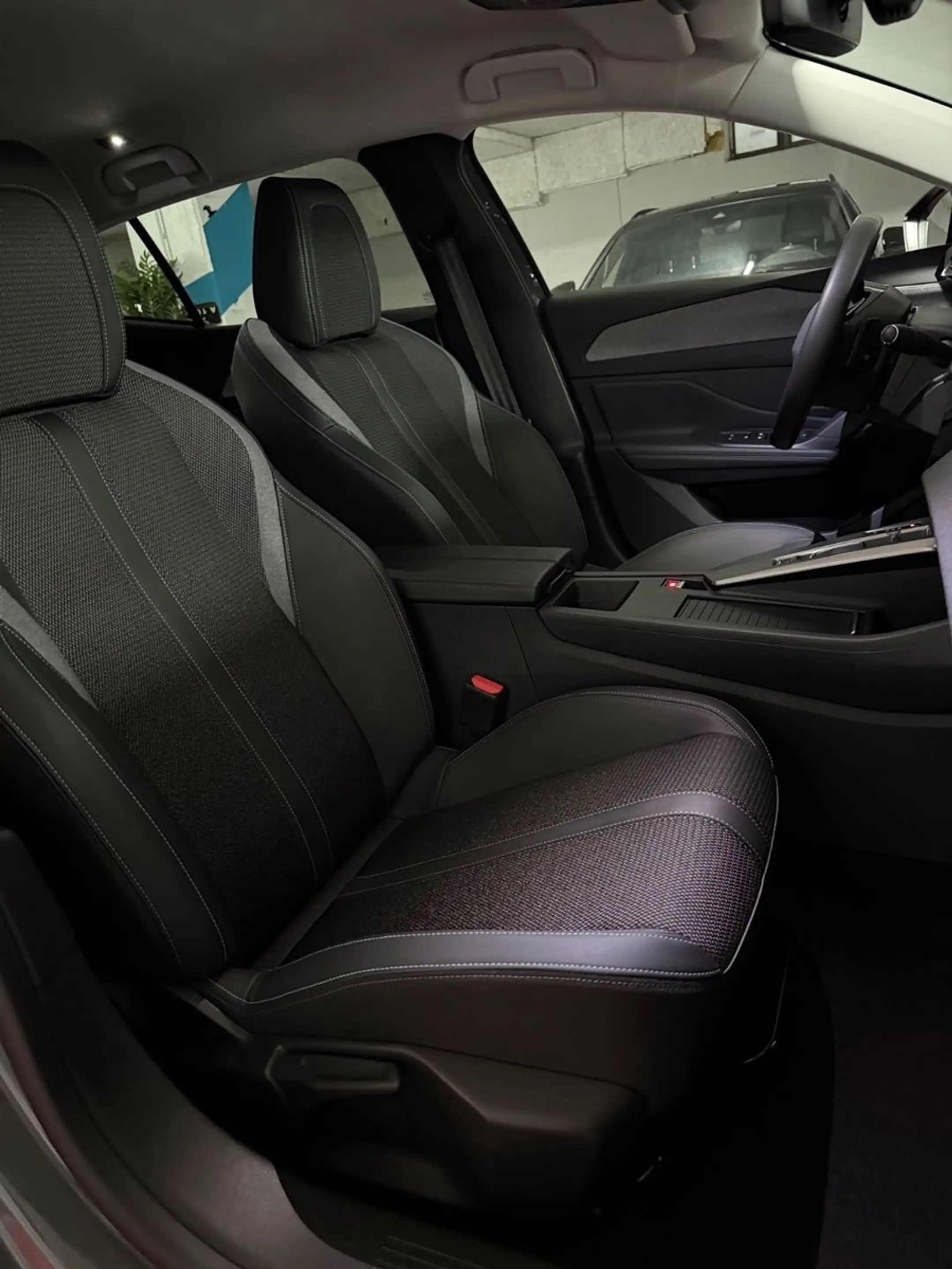 Peugeot 408 Hybrid 136 Allure AppCar Assist 1Hand — photo 12