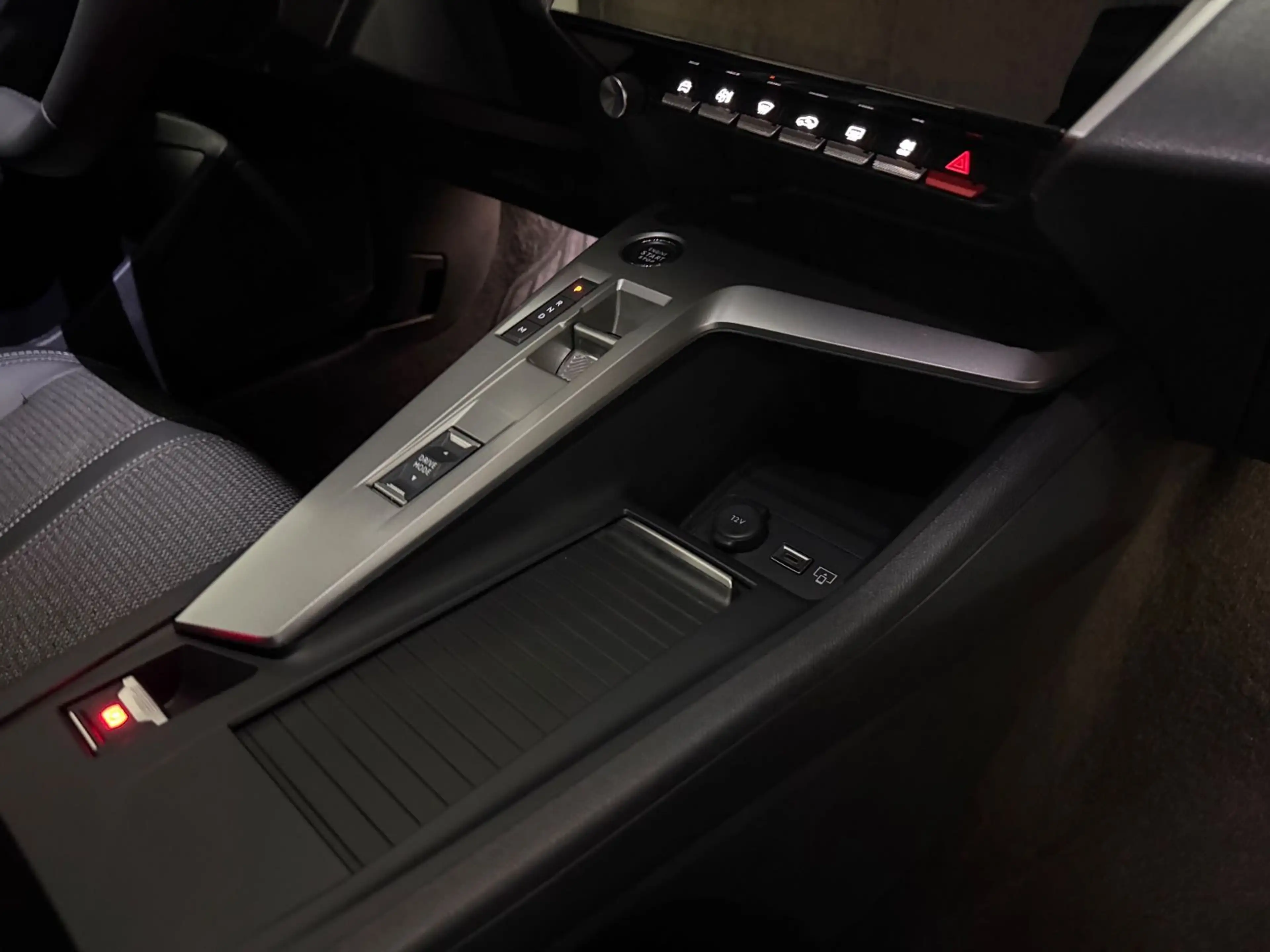 Peugeot 408 Hybrid 136 Allure AppCar Assist 1Hand — photo 14
