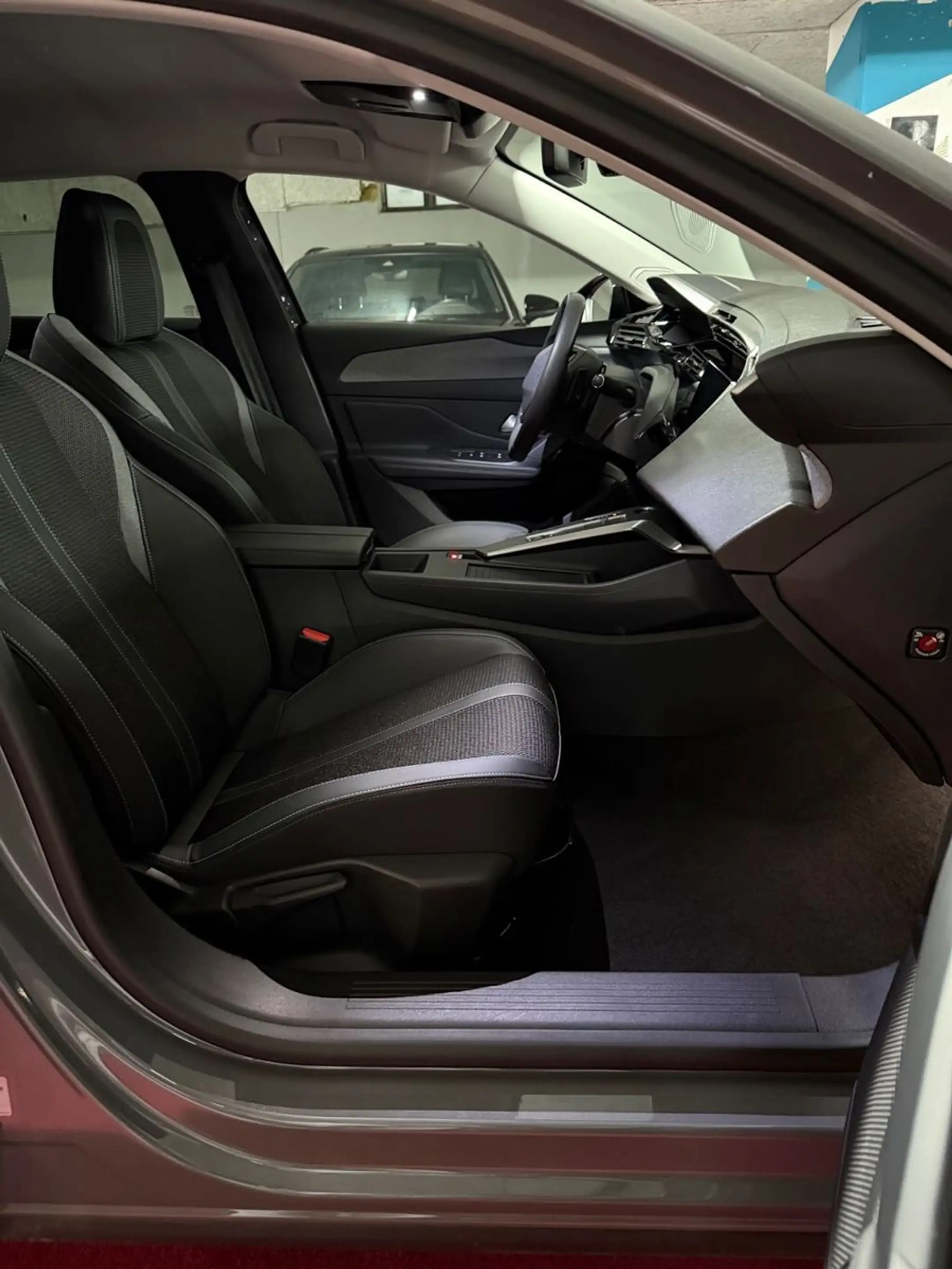 Peugeot 408 Hybrid 136 Allure AppCar Assist 1Hand — photo 11