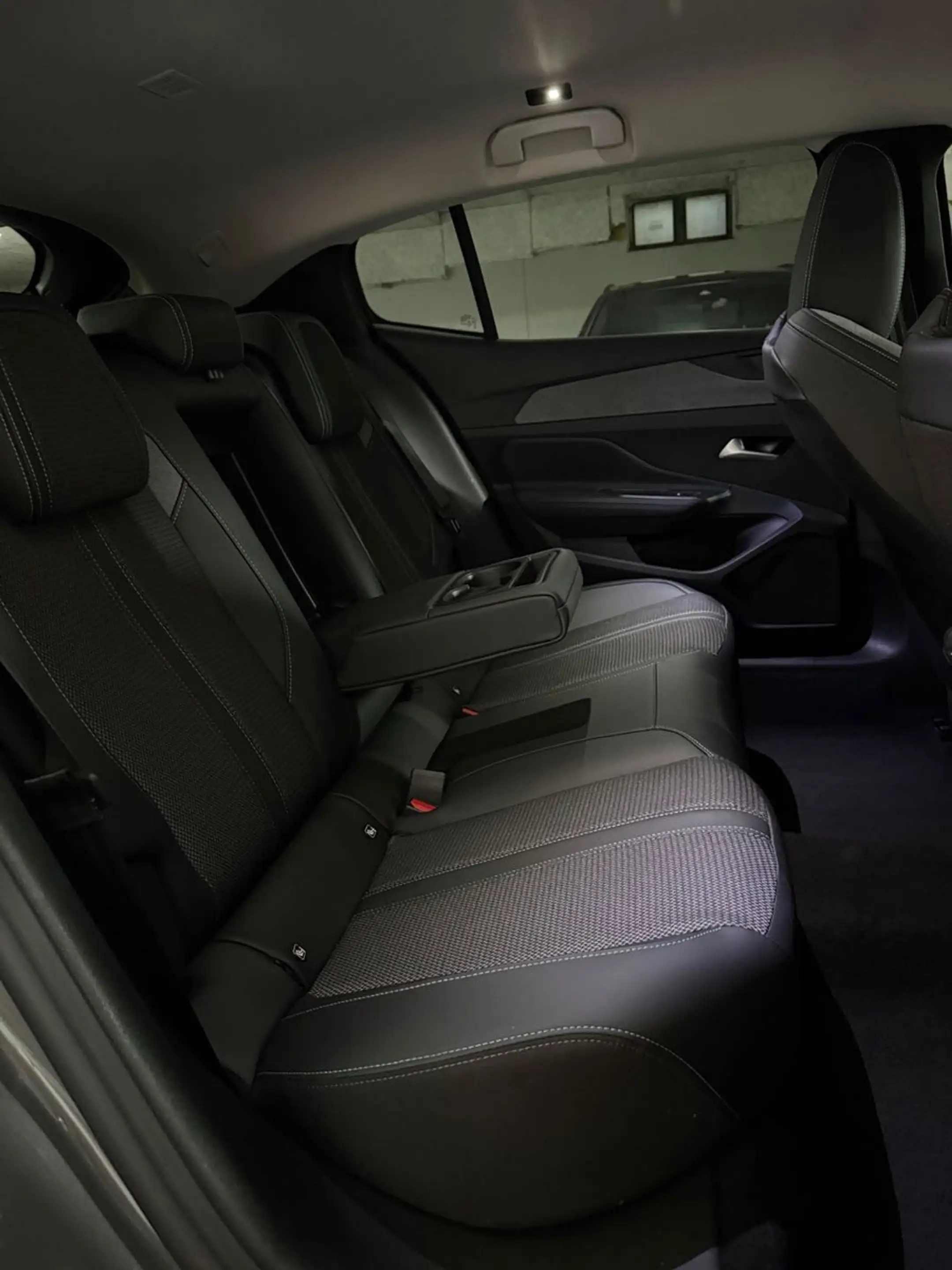 Peugeot 408 Hybrid 136 Allure AppCar Assist 1Hand — photo 10