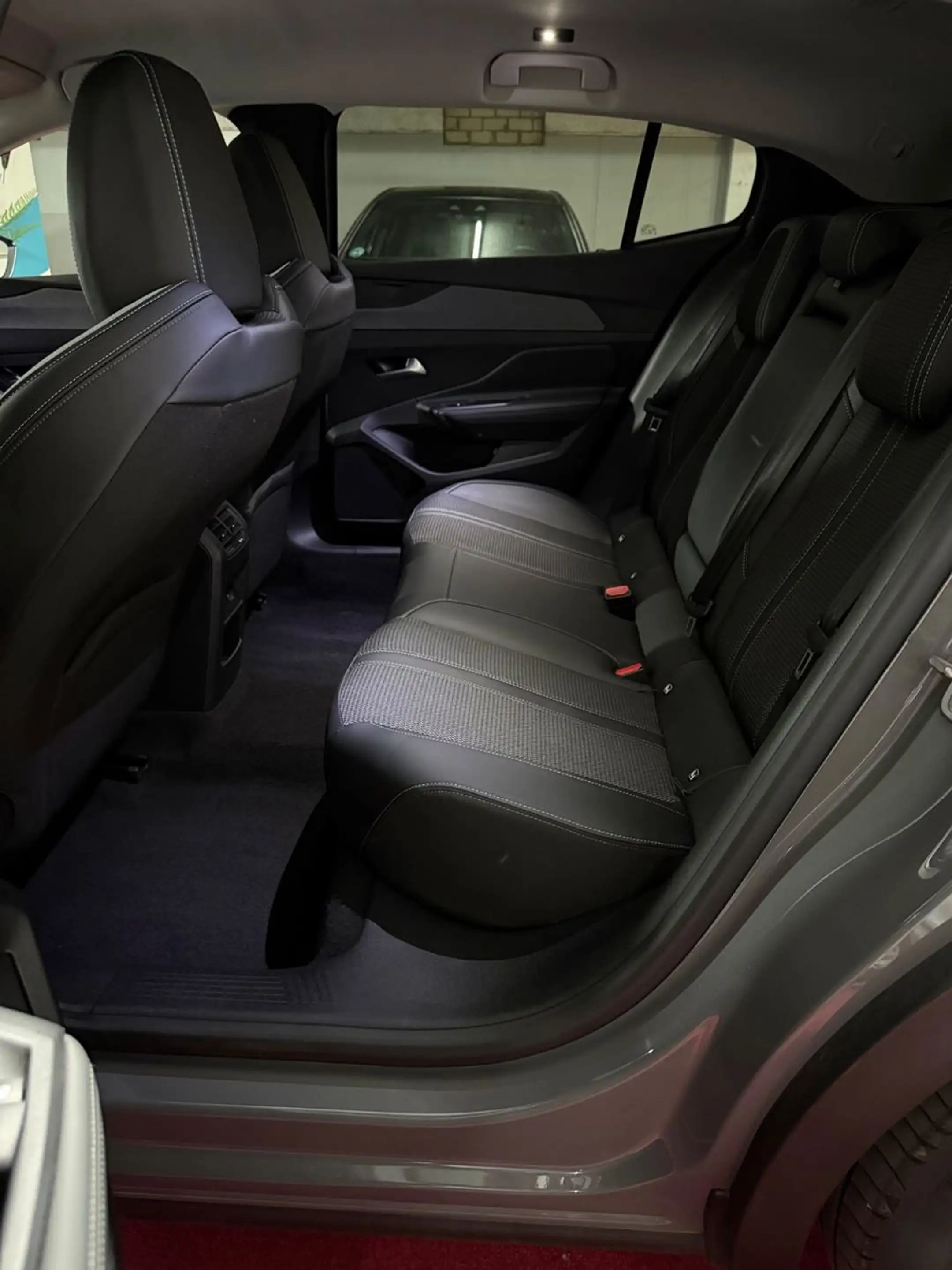 Peugeot 408 Hybrid 136 Allure AppCar Assist 1Hand — photo 8