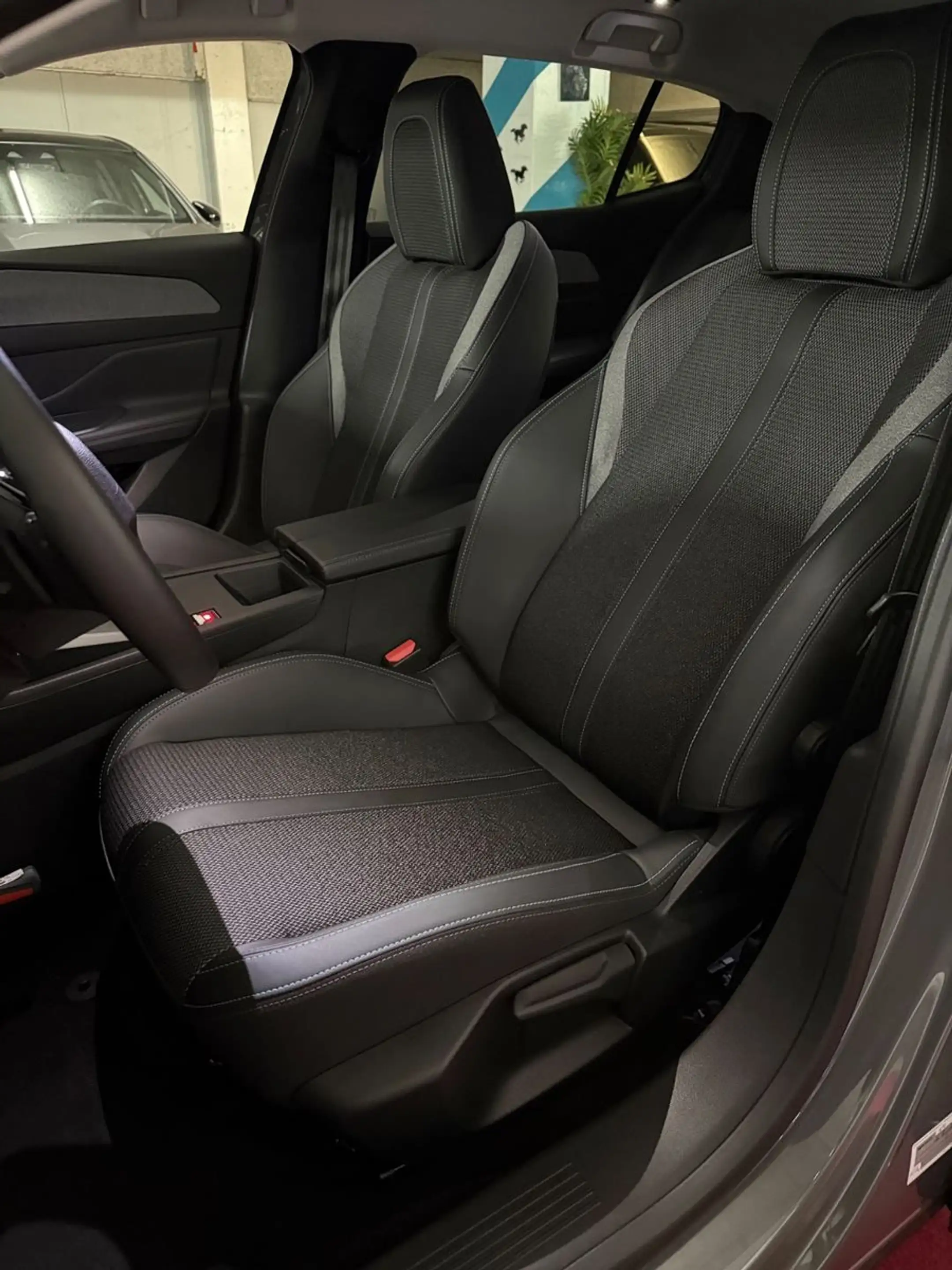 Peugeot 408 Hybrid 136 Allure AppCar Assist 1Hand — photo 6