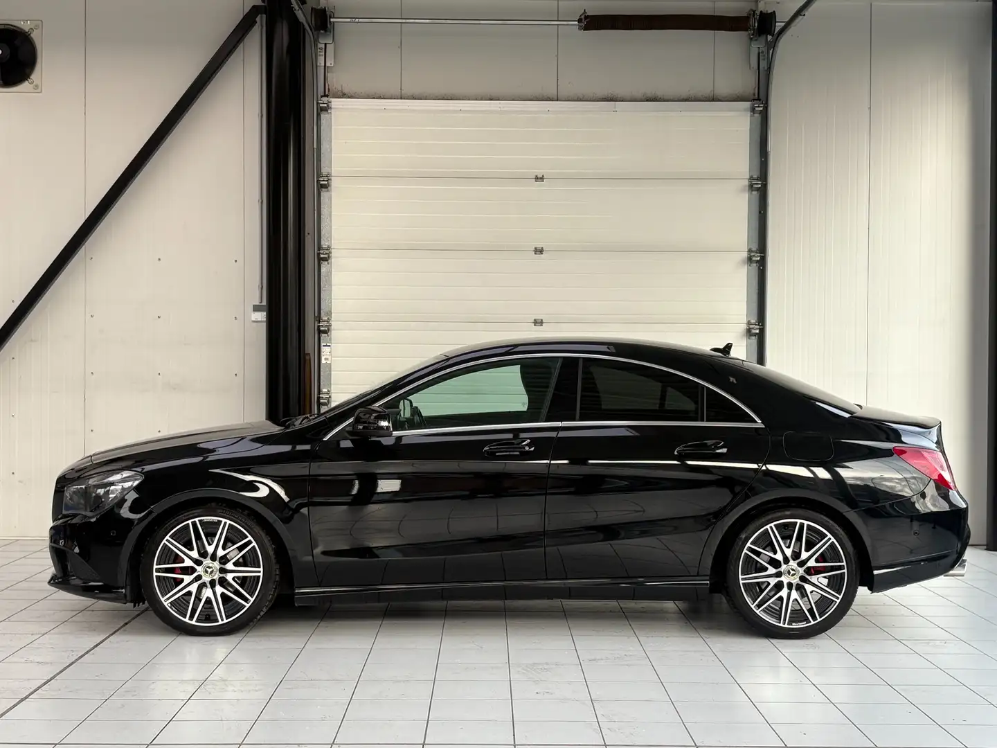 Mercedes-Benz CLA 200 CLA 200 CDI *CUIR * GPS * PDC * JANTE * SPORT * Noir - 2