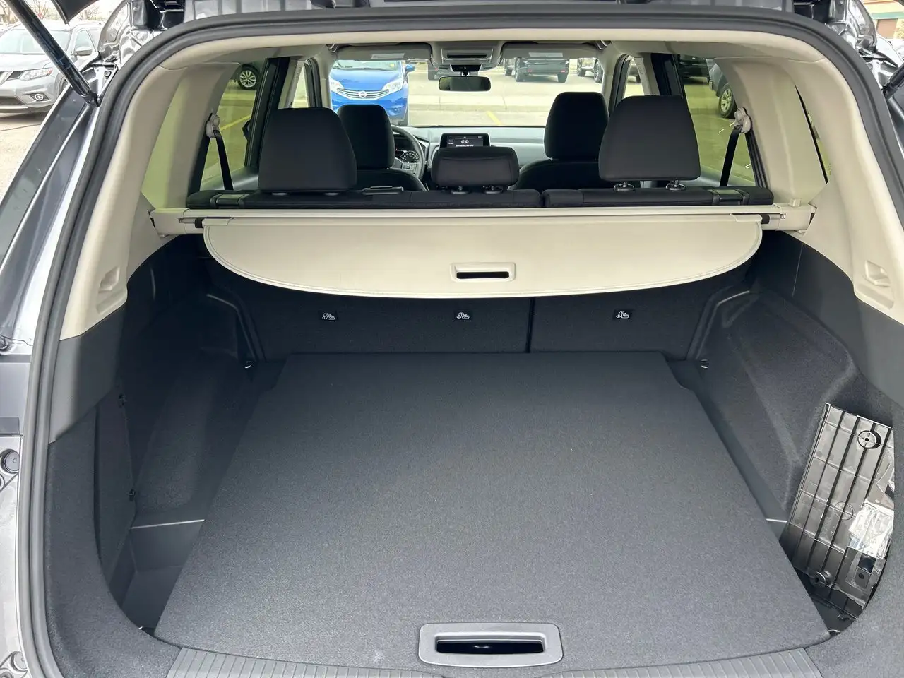 Nissan Rogue снимка Nissan Rogue