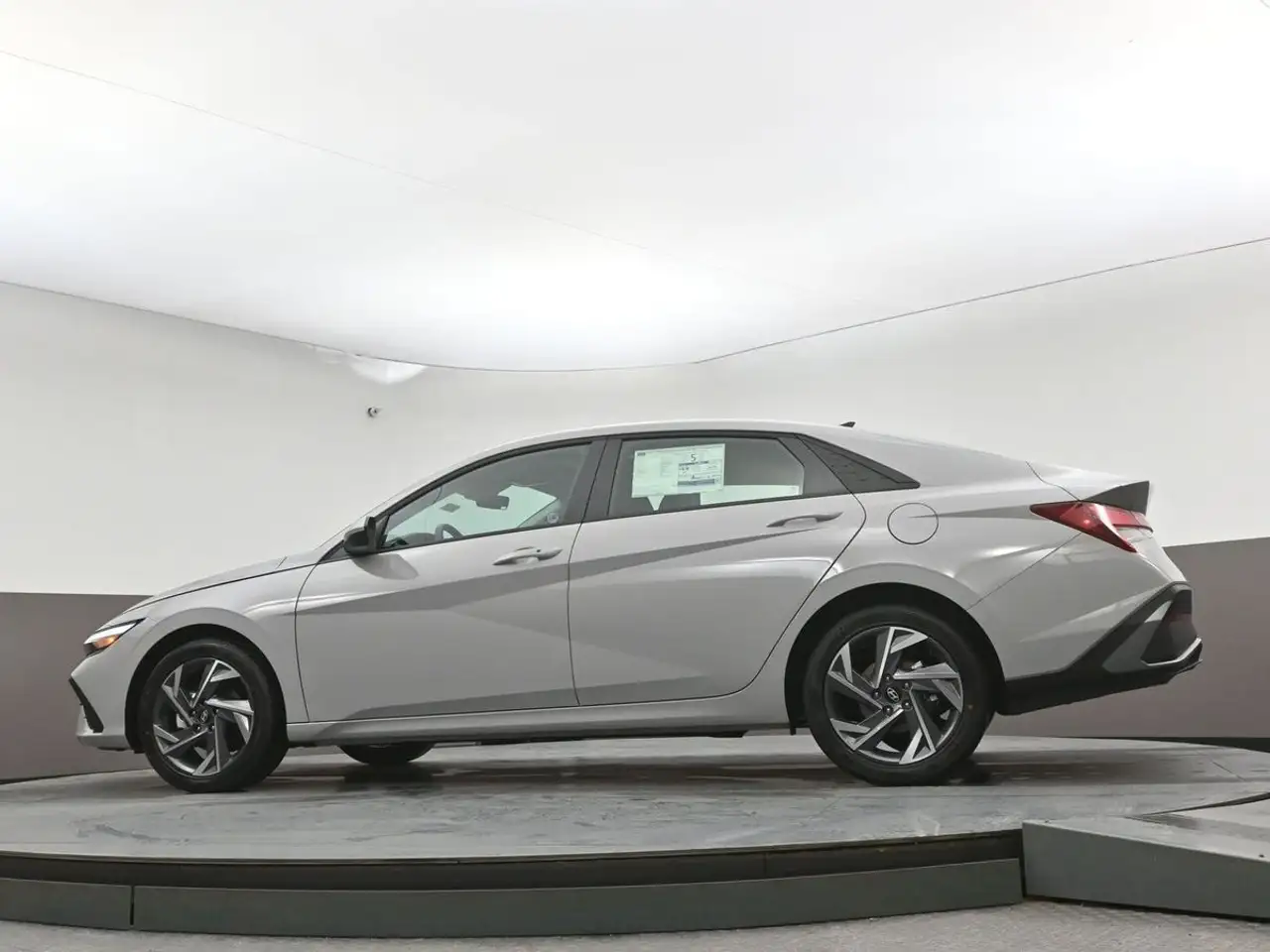 Hyundai ELANTRA photo Hyundai ELANTRA