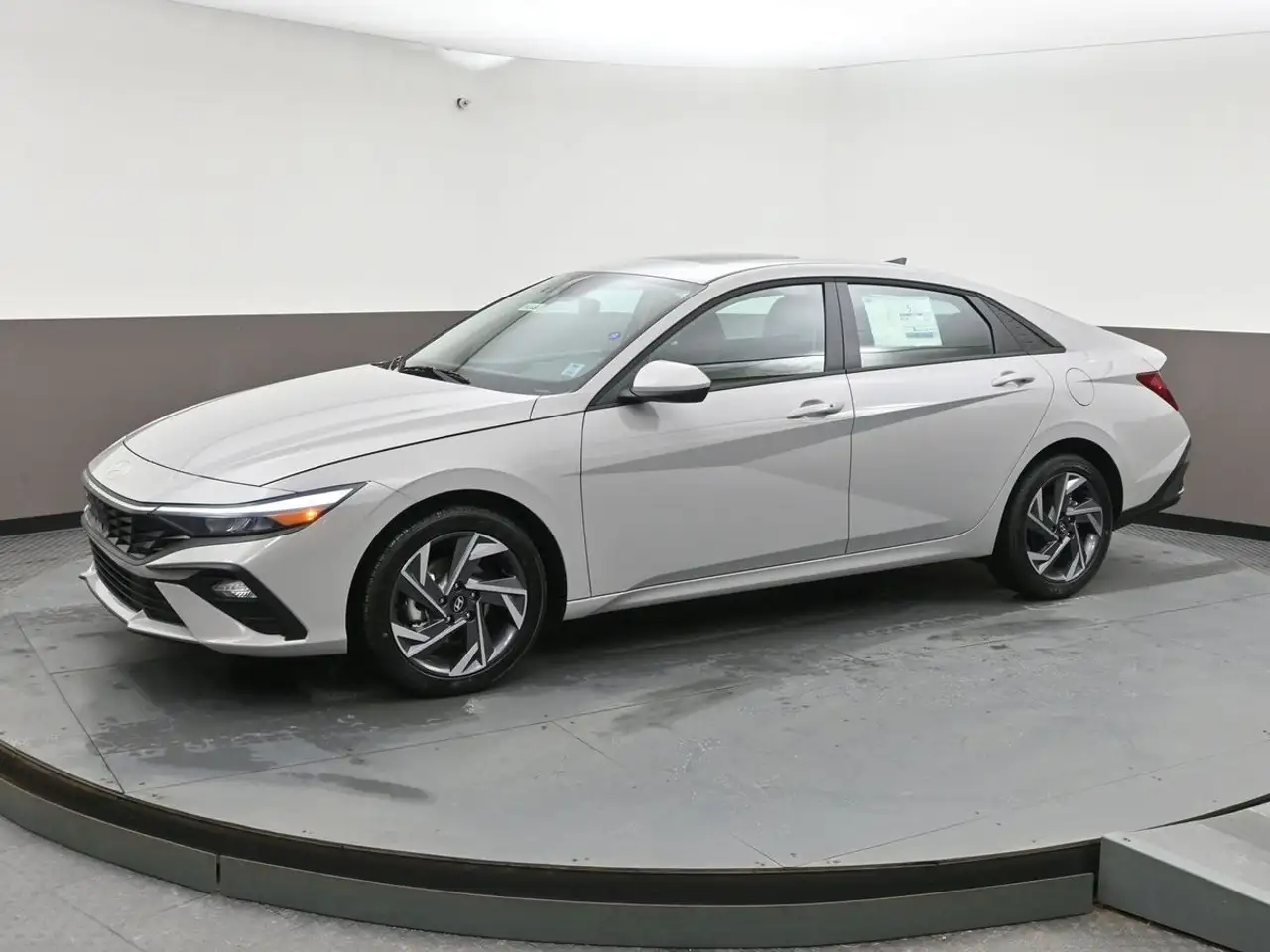 Hyundai ELANTRA photo Hyundai ELANTRA