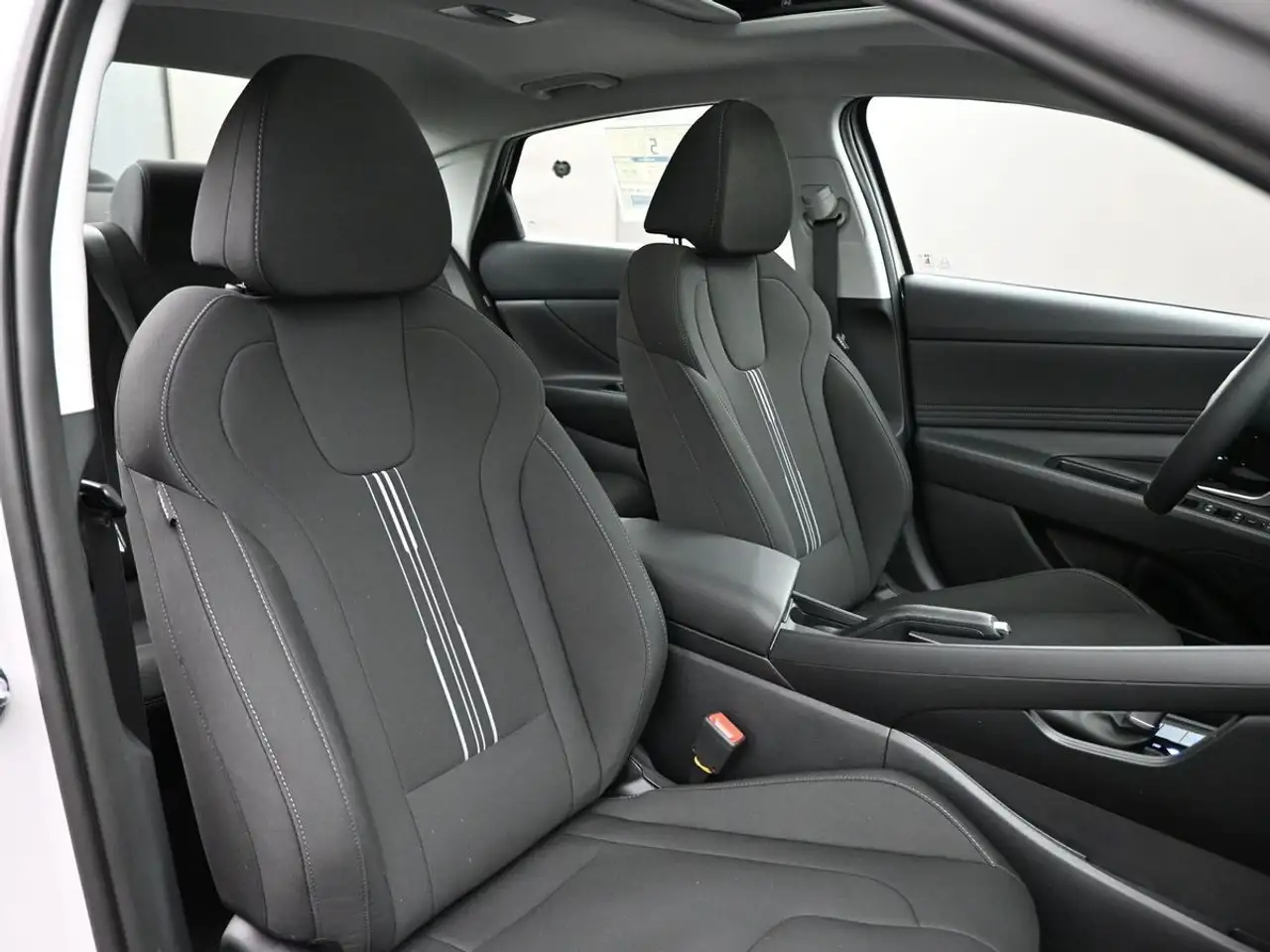 Hyundai ELANTRA photo Hyundai ELANTRA