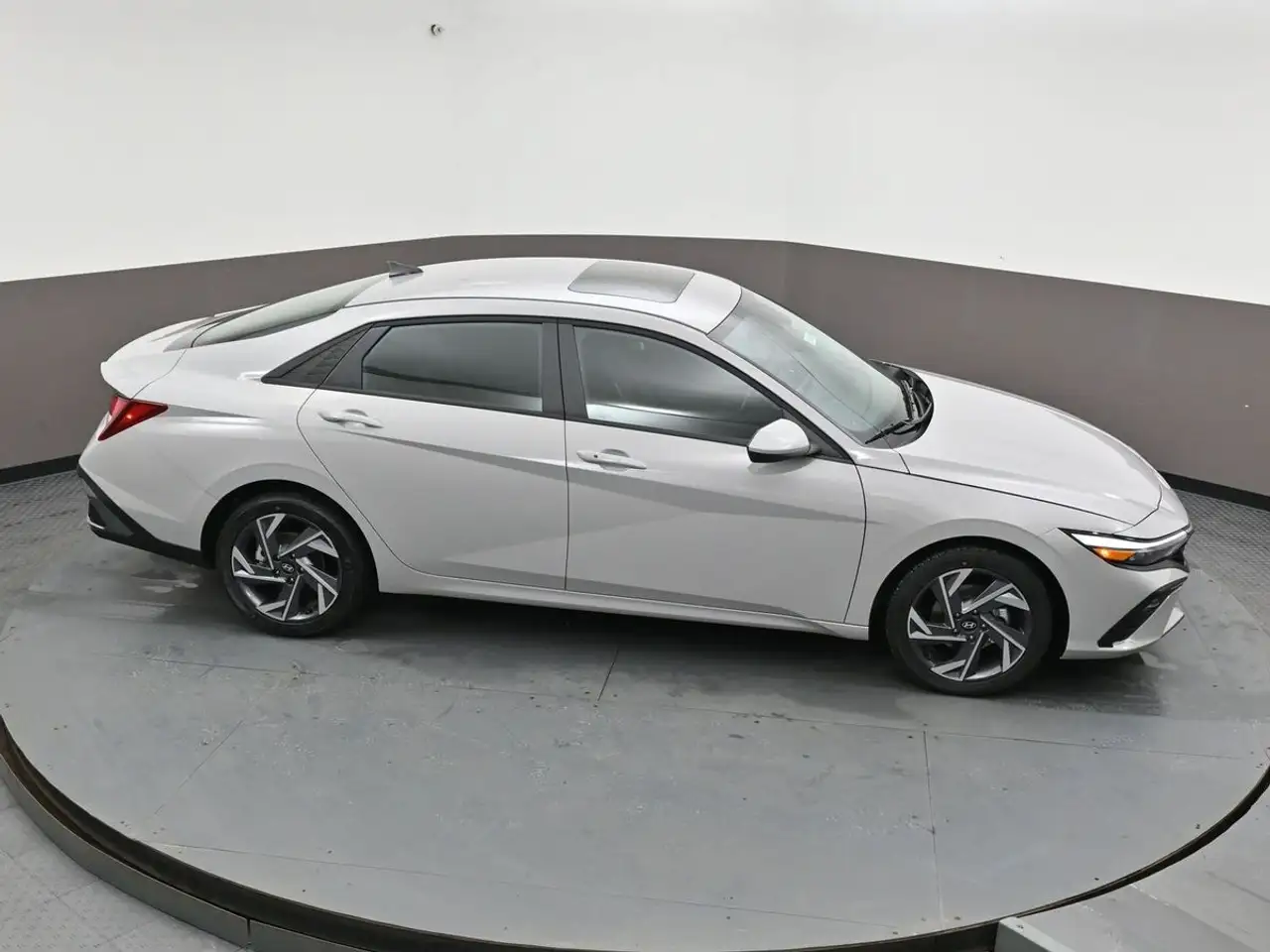 Hyundai ELANTRA photo Hyundai ELANTRA