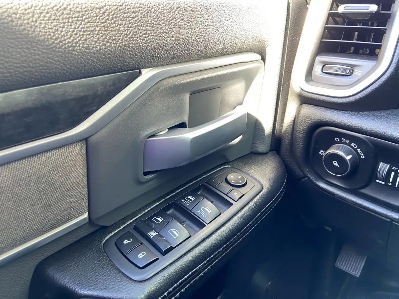 RAM 3500 снимка RAM 3500