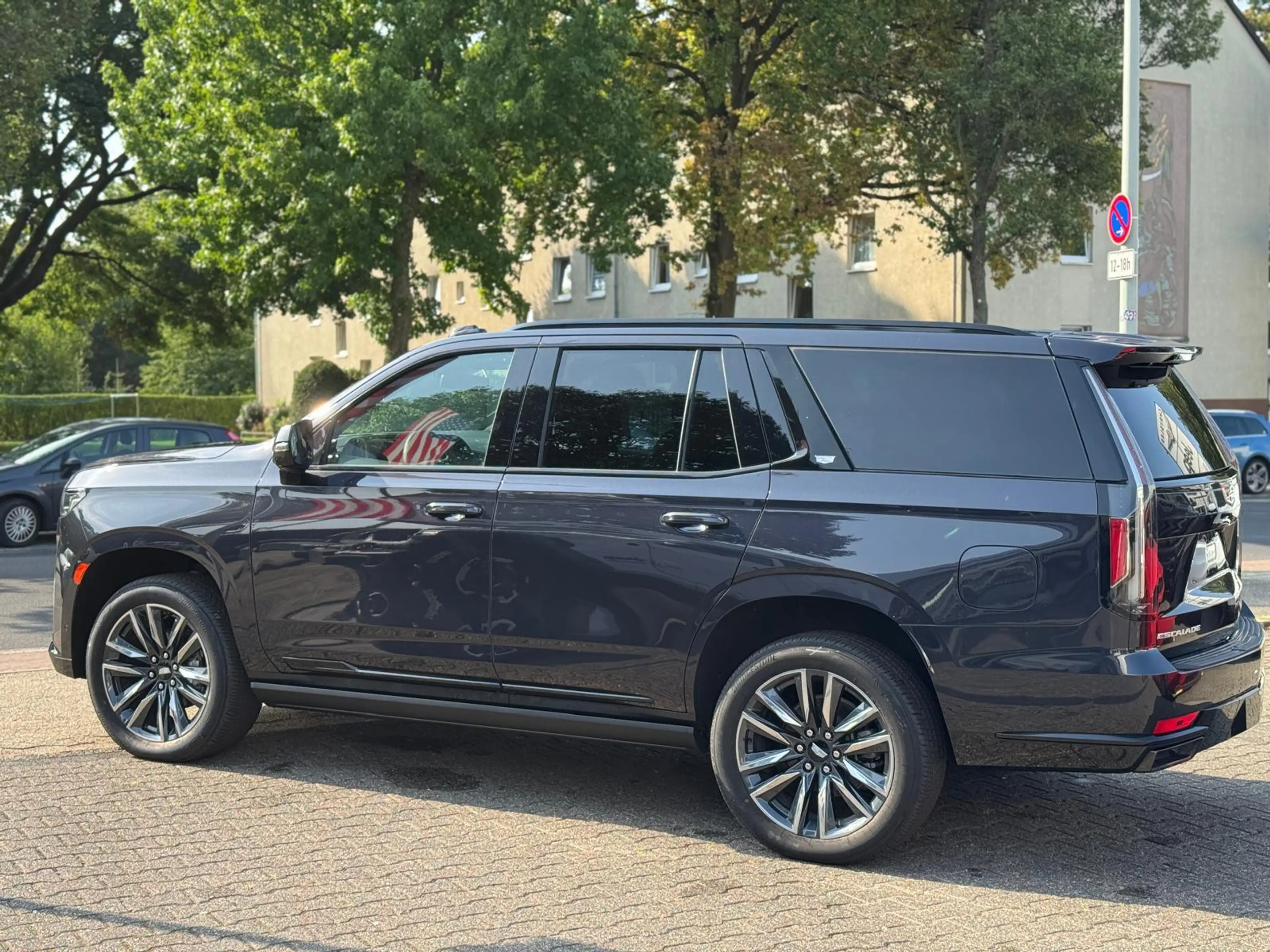 Cadillac Escalade 6.2 V8 Sport Platinum mit LPG 3 Jahre Garantie — photo 7