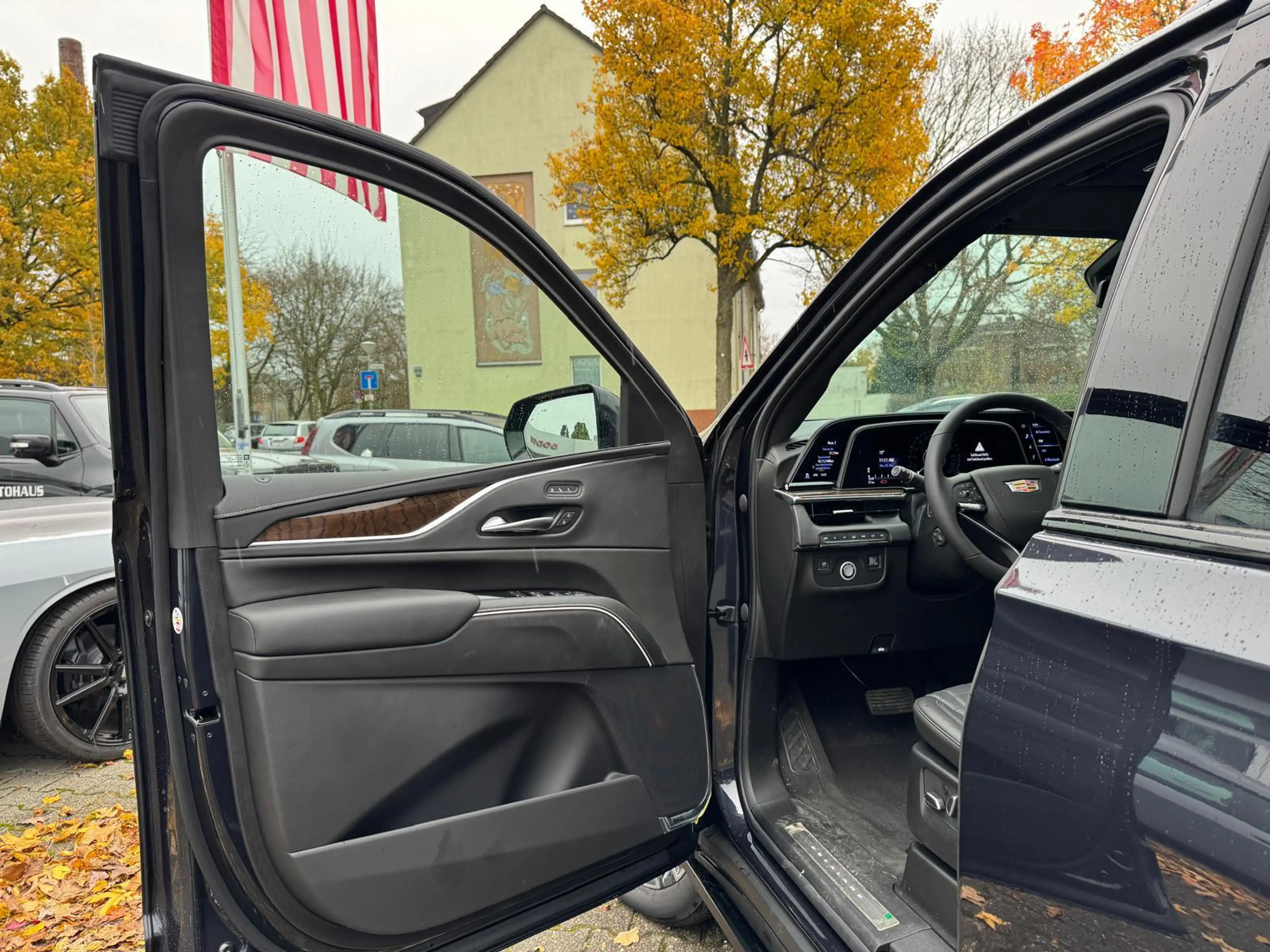 Cadillac Escalade 6.2 V8 Sport Platinum mit LPG 3 Jahre Garantie — photo 12