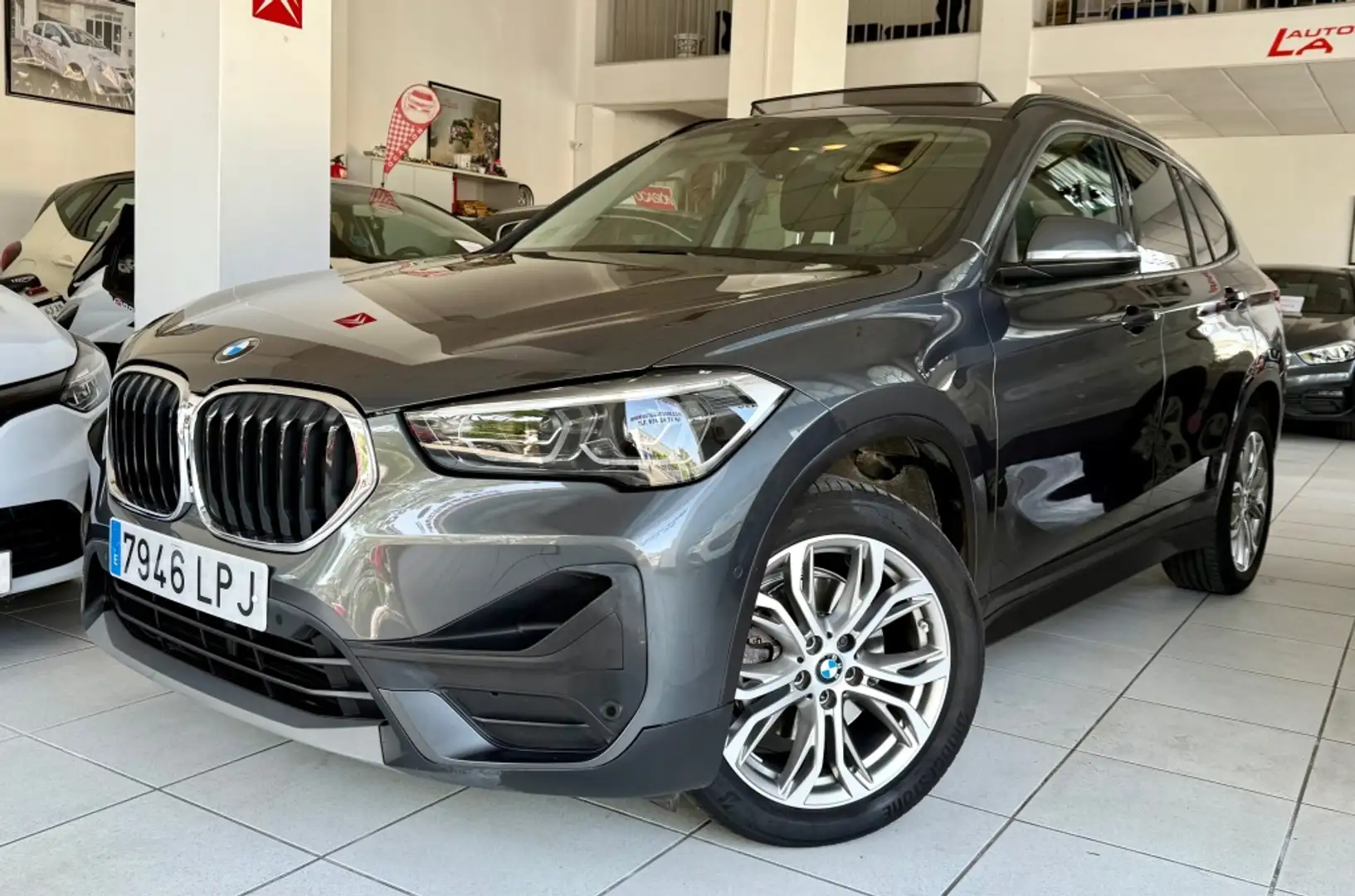 BMW X1 sDrive 18iA Gris - 1
