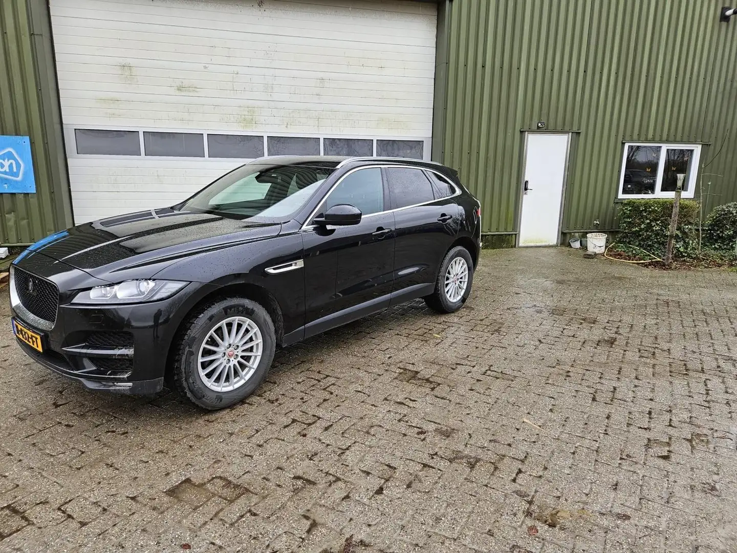 Jaguar F-Pace F-Pace 2.0 Portf. AWD 20d Zwart - 2