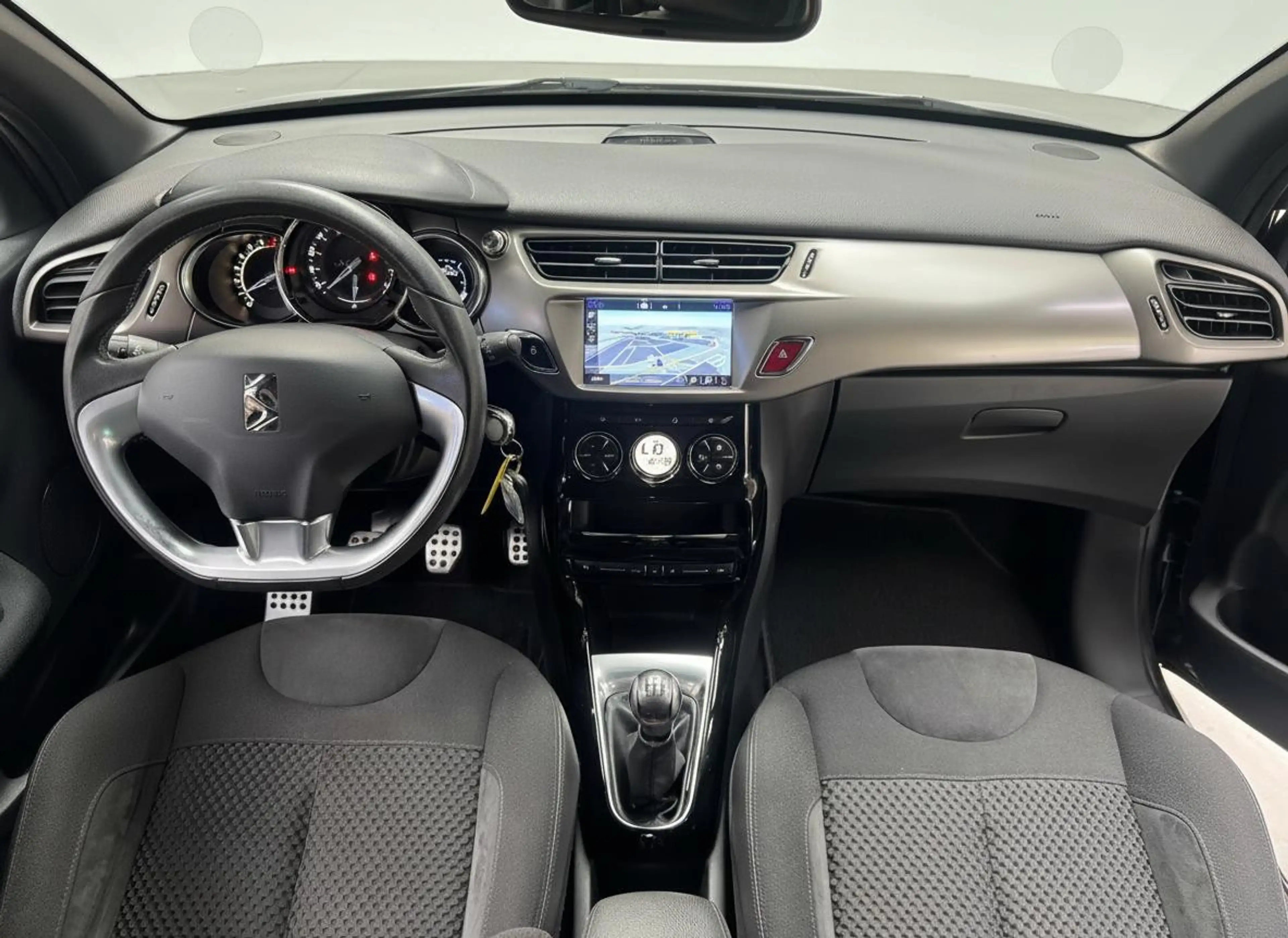 DS Automobiles DS 3 1.2 PT 110 Business | Navi | Apple Carplay | Sport — photo 4