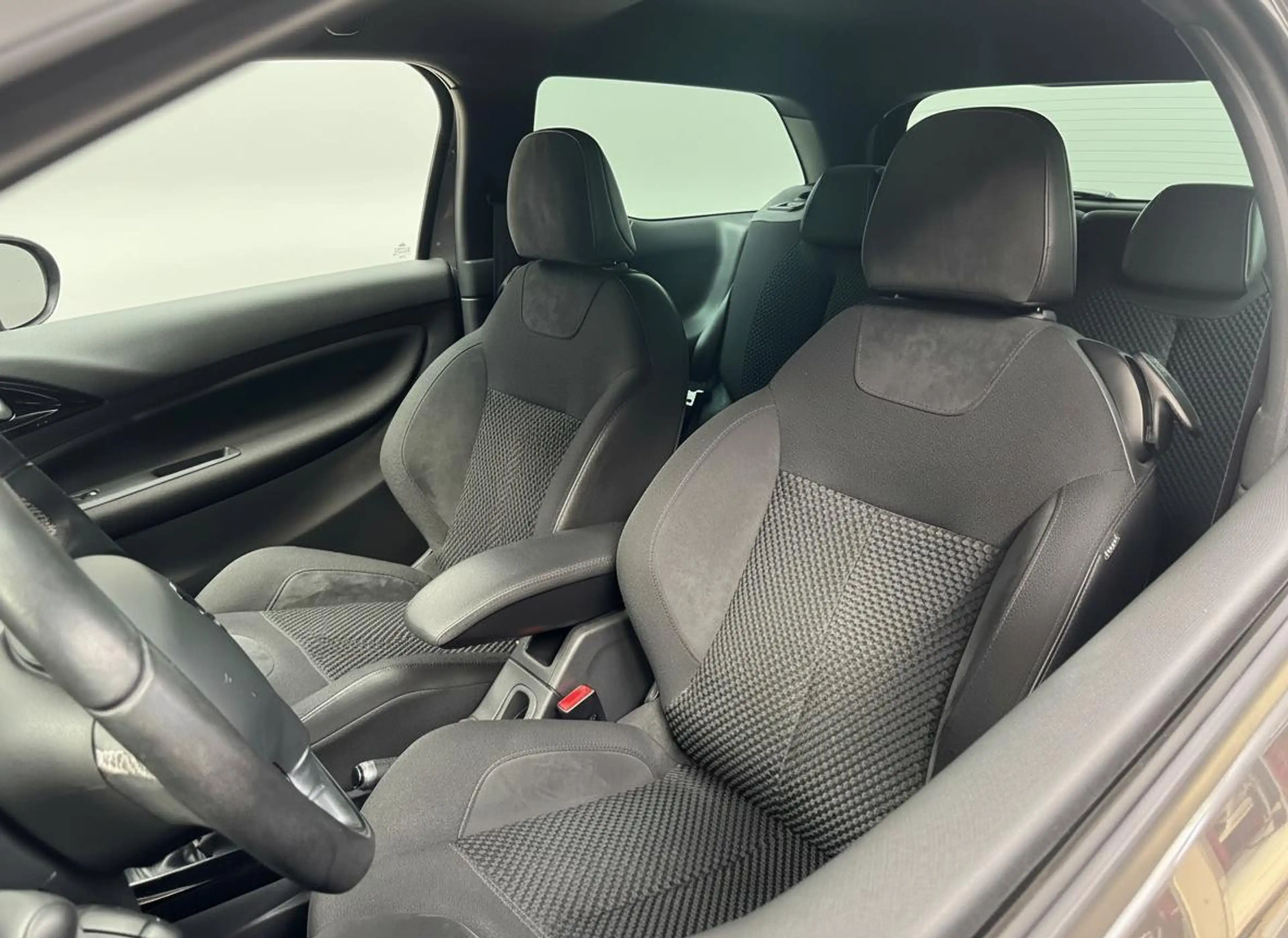 DS Automobiles DS 3 1.2 PT 110 Business | Navi | Apple Carplay | Sport — photo 6