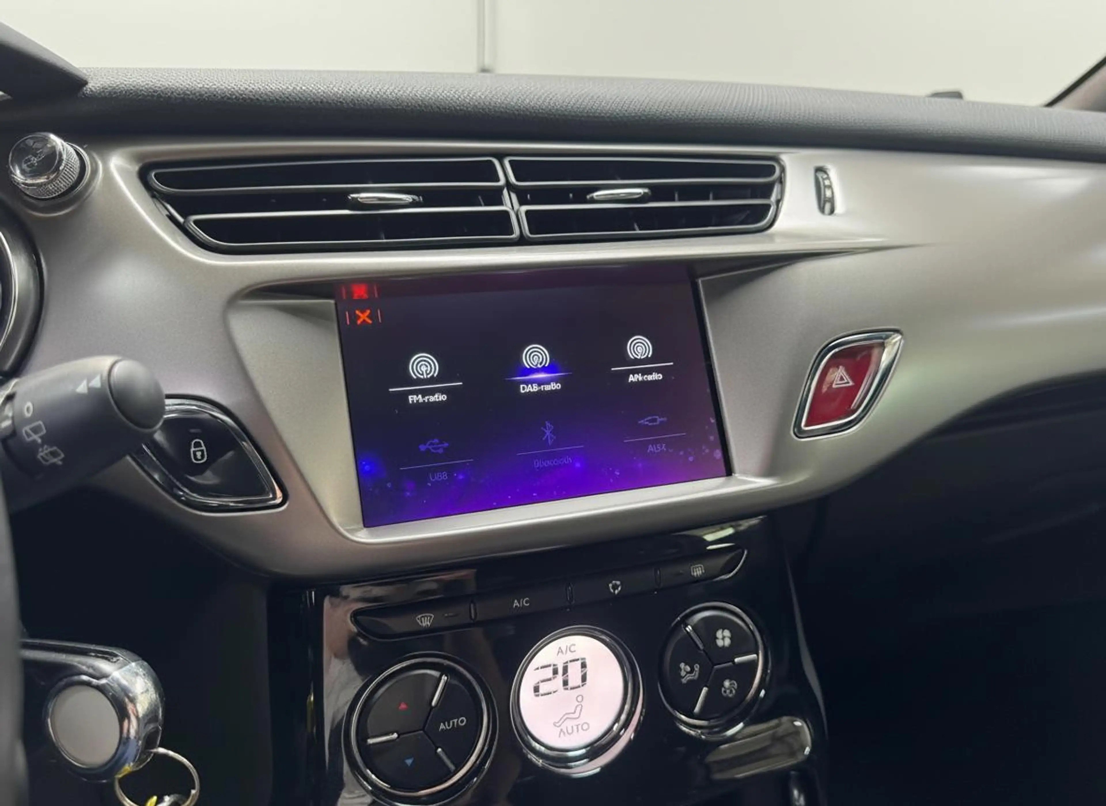 DS Automobiles DS 3 1.2 PT 110 Business | Navi | Apple Carplay | Sport — photo 11