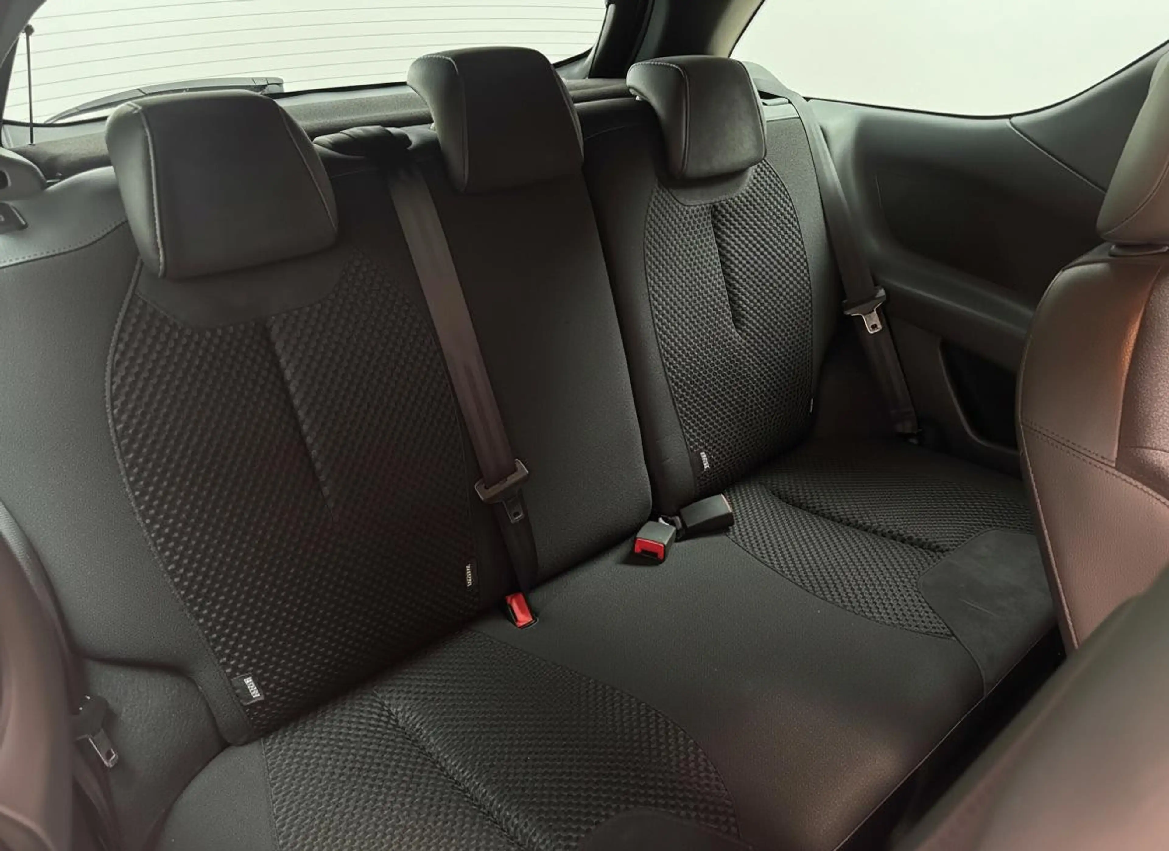 DS Automobiles DS 3 1.2 PT 110 Business | Navi | Apple Carplay | Sport — photo 8