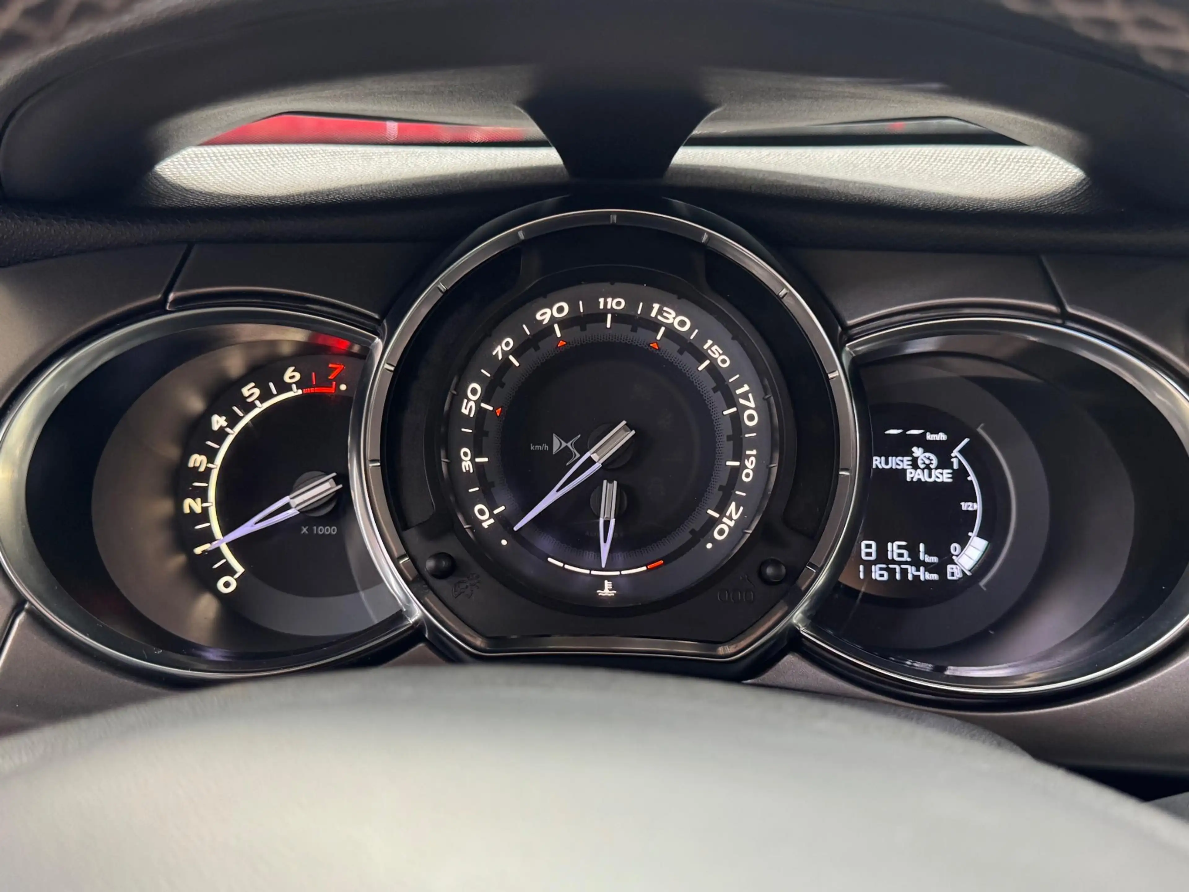 DS Automobiles DS 3 1.2 PT 110 Business | Navi | Apple Carplay | Sport — photo 9