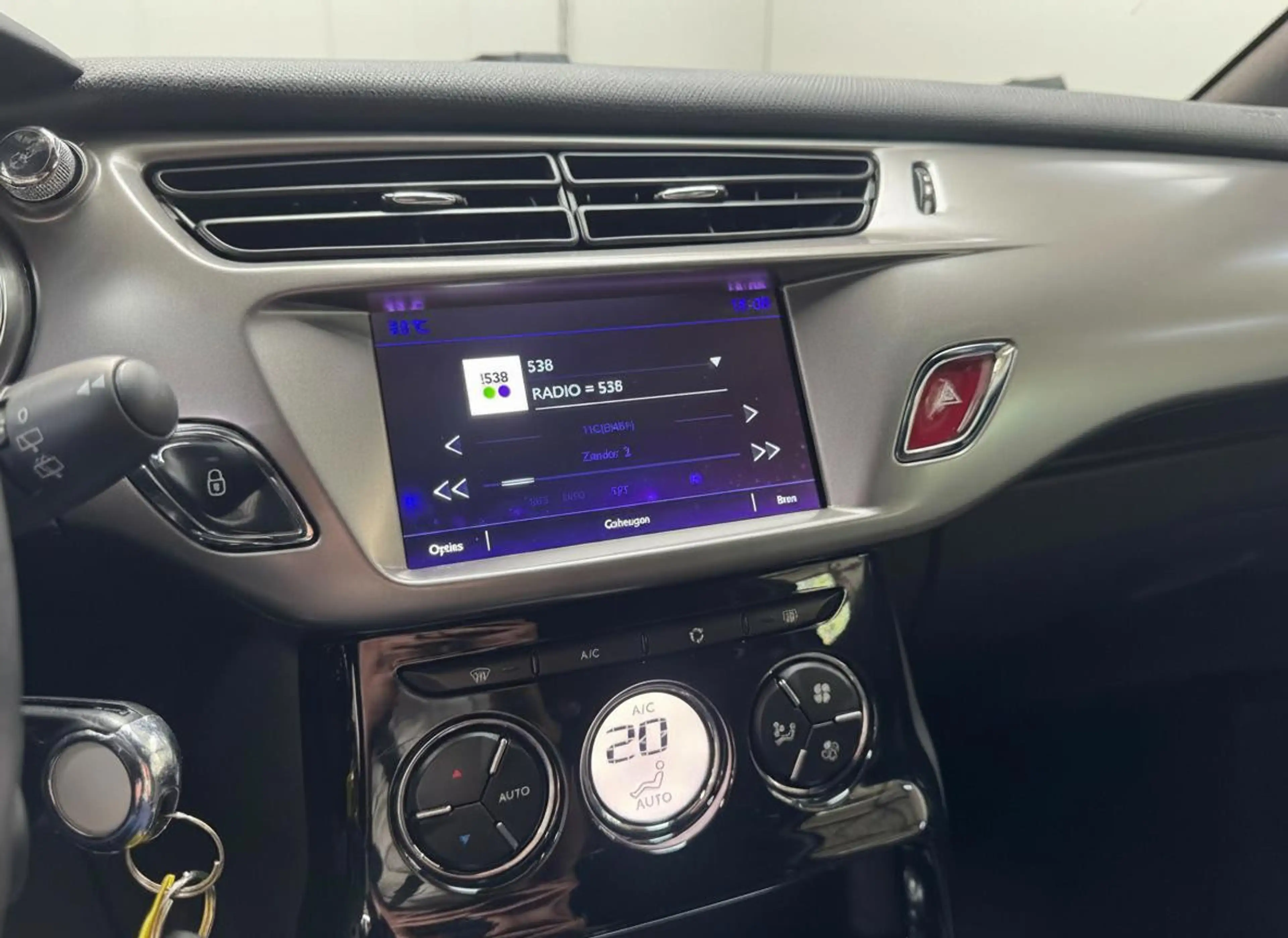 DS Automobiles DS 3 1.2 PT 110 Business | Navi | Apple Carplay | Sport — photo 13