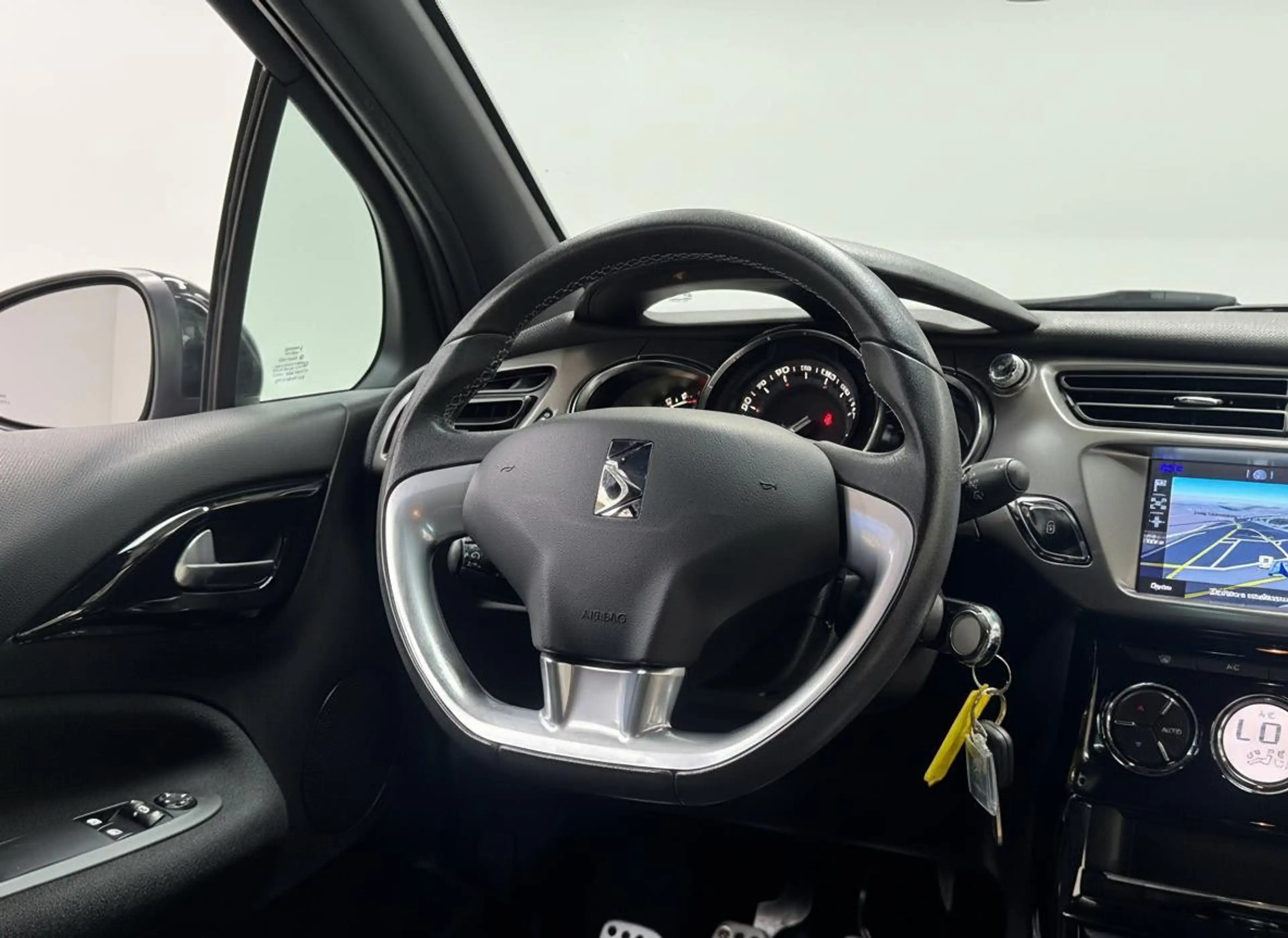 DS Automobiles DS 3 1.2 PT 110 Business | Navi | Apple Carplay | Sport — photo 5