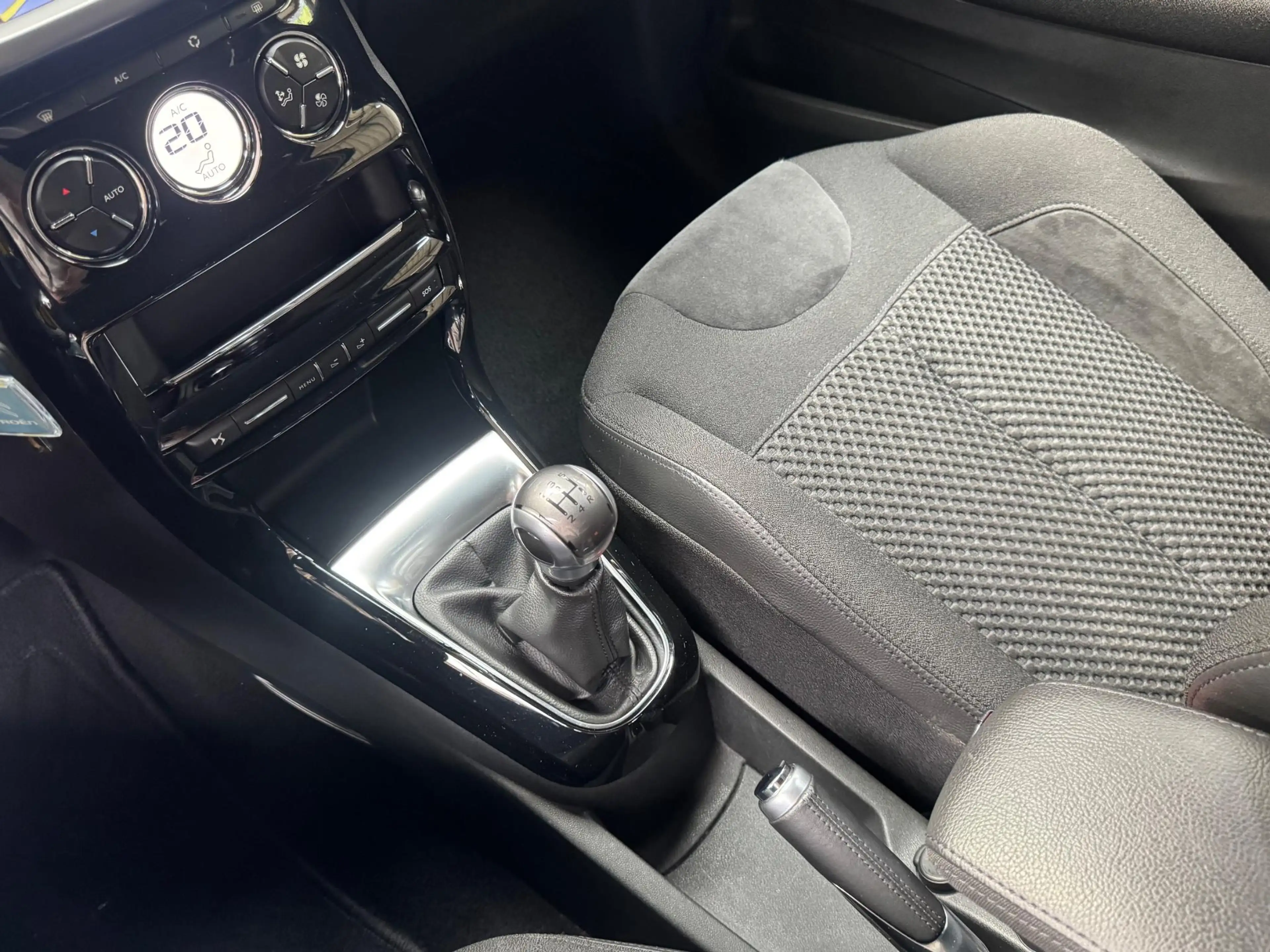 DS Automobiles DS 3 1.2 PT 110 Business | Navi | Apple Carplay | Sport — photo 14