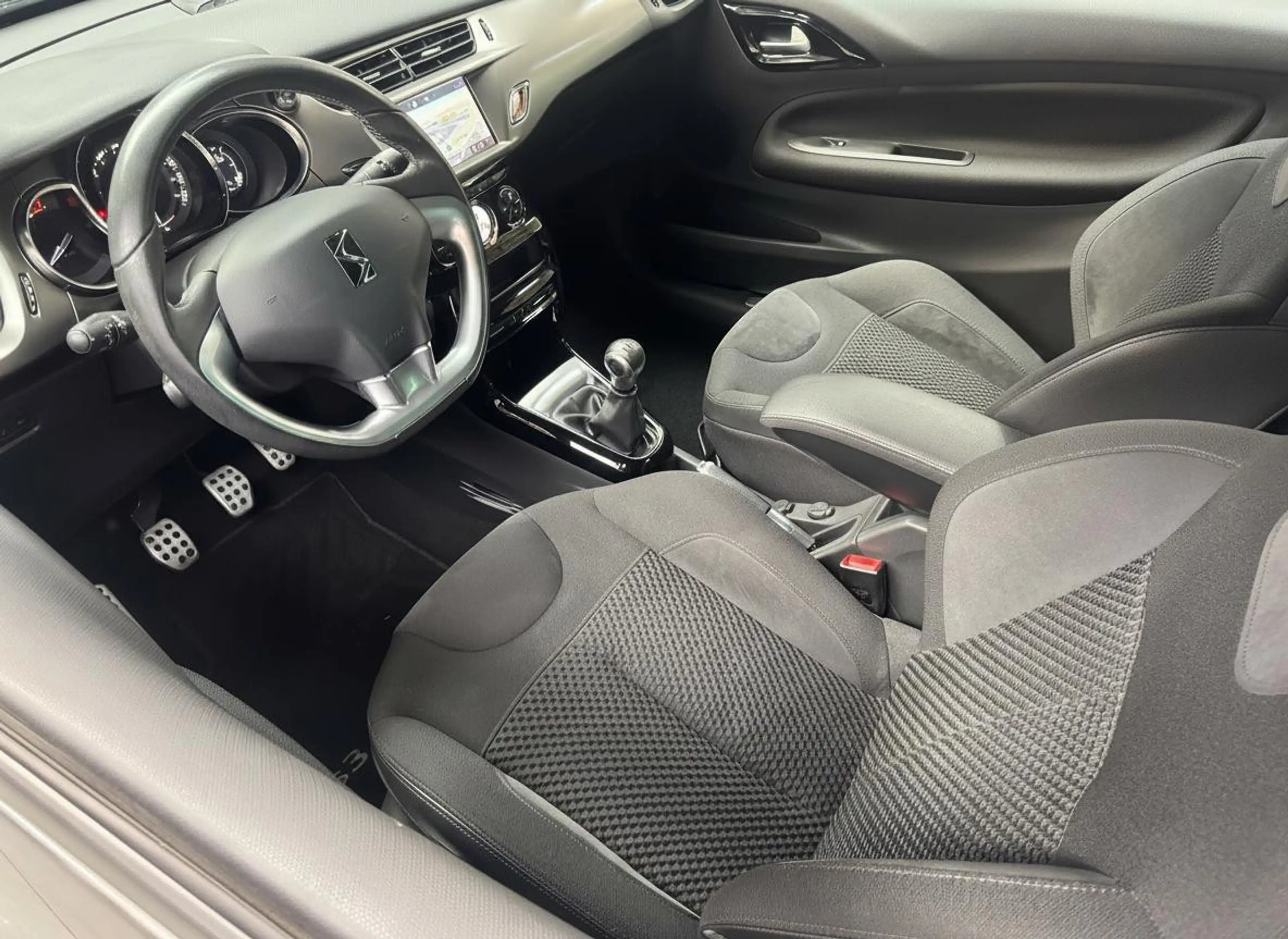 DS Automobiles DS 3 1.2 PT 110 Business | Navi | Apple Carplay | Sport — photo 7