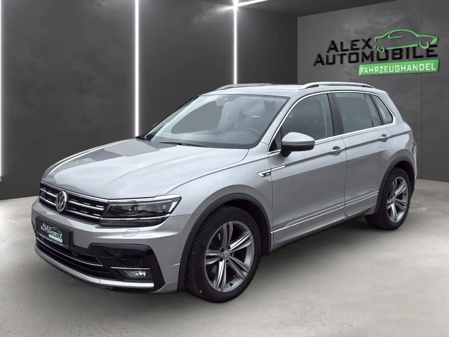Volkswagen Tiguan Highline R line *LED*Navi*AHK* Silber - 1