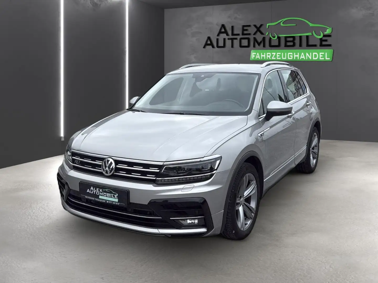Volkswagen Tiguan Highline R line *LED*Navi*AHK* Silber - 2