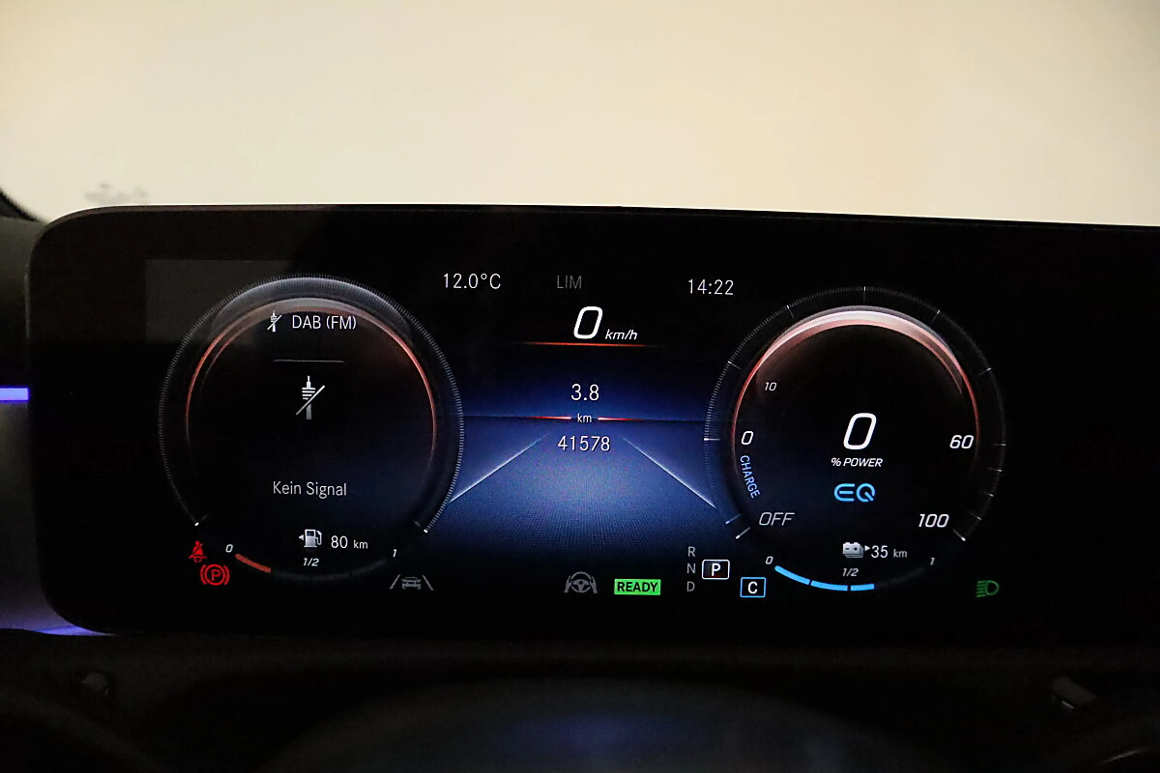 Mercedes-Benz A 250 e AMG KEYLESS*MULTIBEAM*AMBIENTE*ACC*TOP! — photo 39