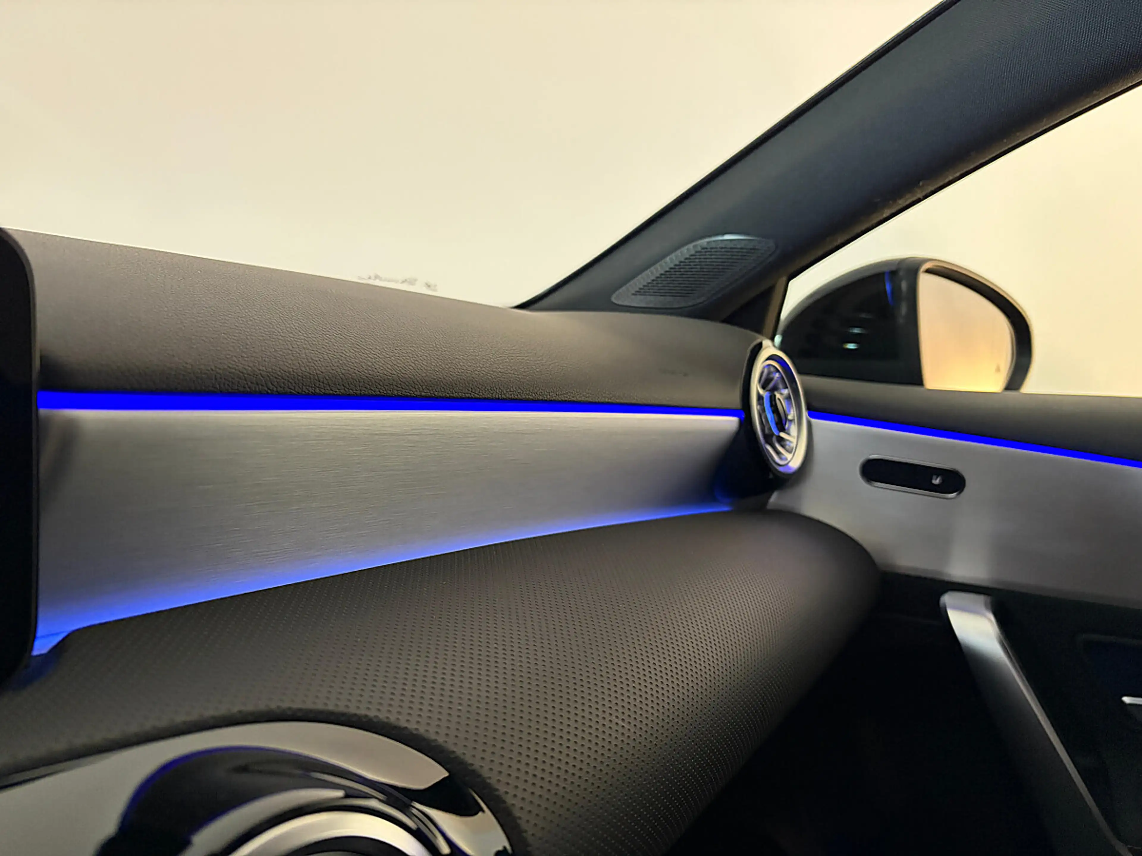 Mercedes-Benz A 250 e AMG KEYLESS*MULTIBEAM*AMBIENTE*ACC*TOP! — photo 37