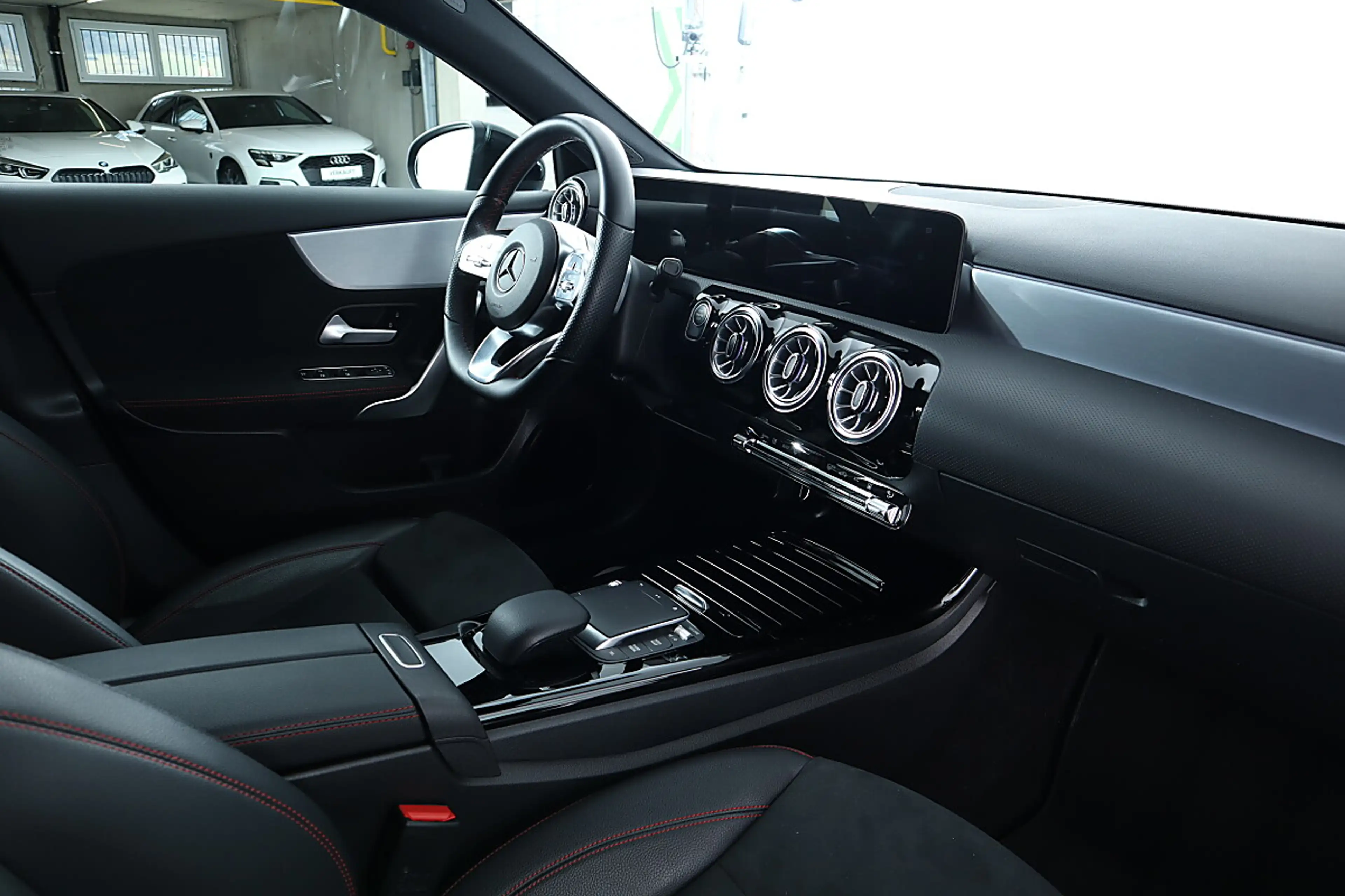 Mercedes-Benz A 250 e AMG KEYLESS*MULTIBEAM*AMBIENTE*ACC*TOP! — photo 32