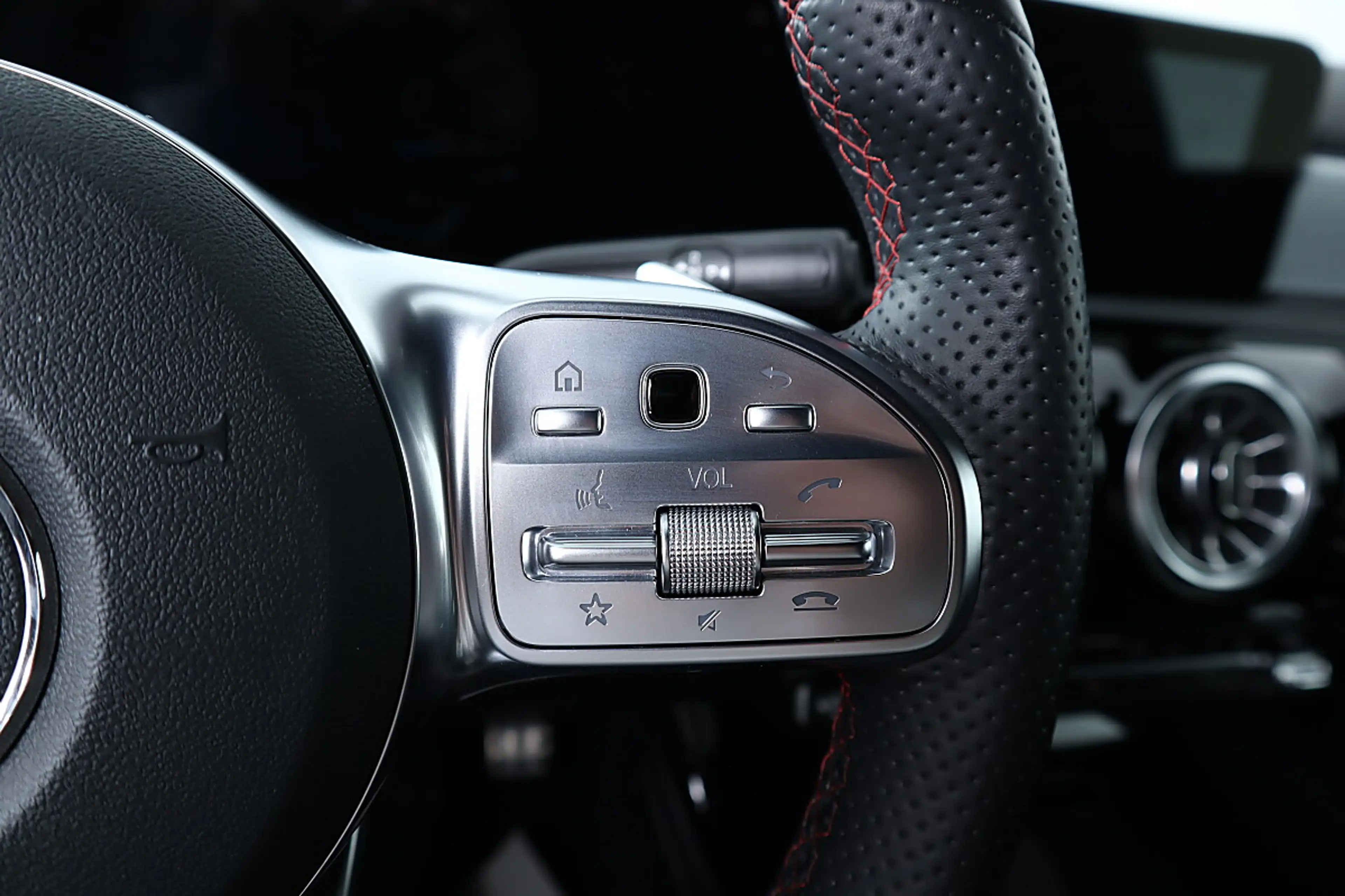 Mercedes-Benz A 250 e AMG KEYLESS*MULTIBEAM*AMBIENTE*ACC*TOP! — photo 22