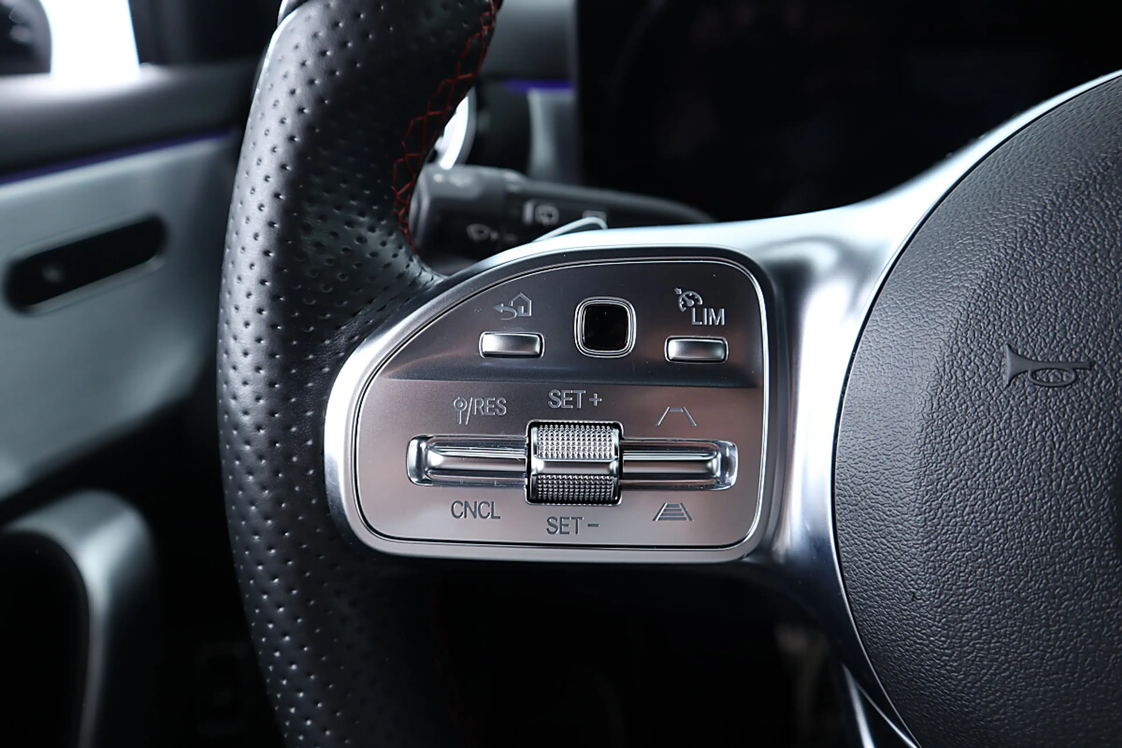 Mercedes-Benz A 250 e AMG KEYLESS*MULTIBEAM*AMBIENTE*ACC*TOP! — photo 21