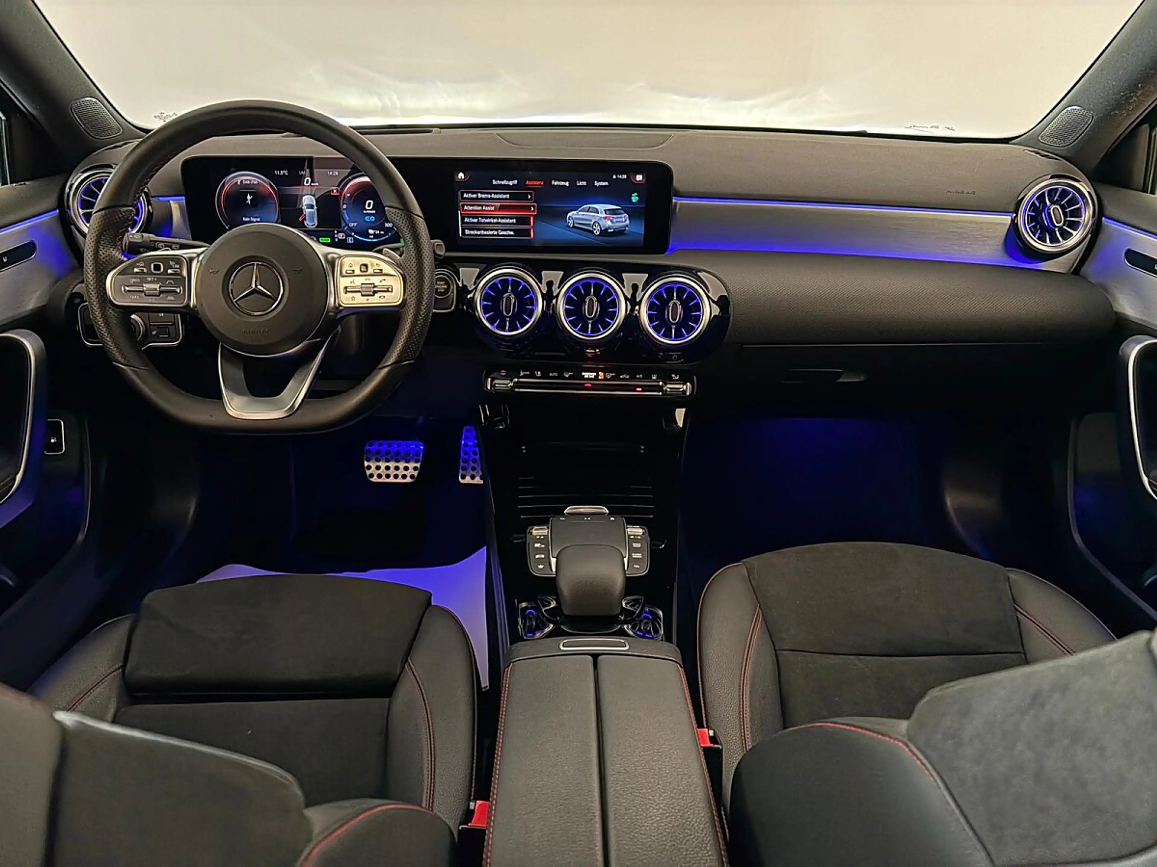 Mercedes-Benz A 250 e AMG KEYLESS*MULTIBEAM*AMBIENTE*ACC*TOP! — photo 35