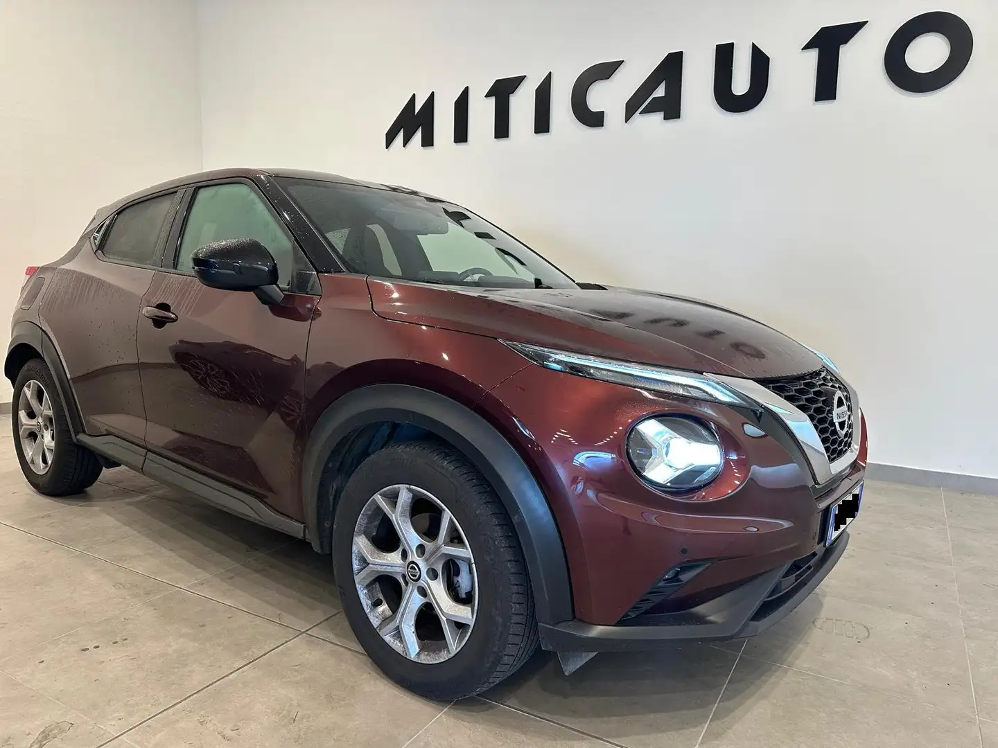 Nissan Juke II 1.0 dig-t N-Connecta 114cv Bronze - 1