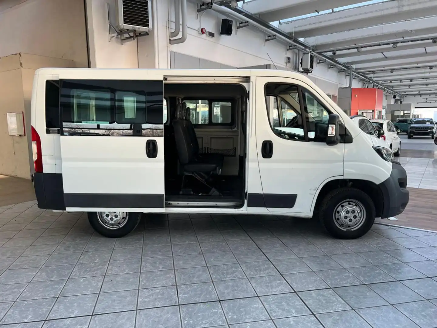 Fiat Ducato 330 2.0 BlueHDi/110CV  Combi 8 POSTI Grijs - 1
