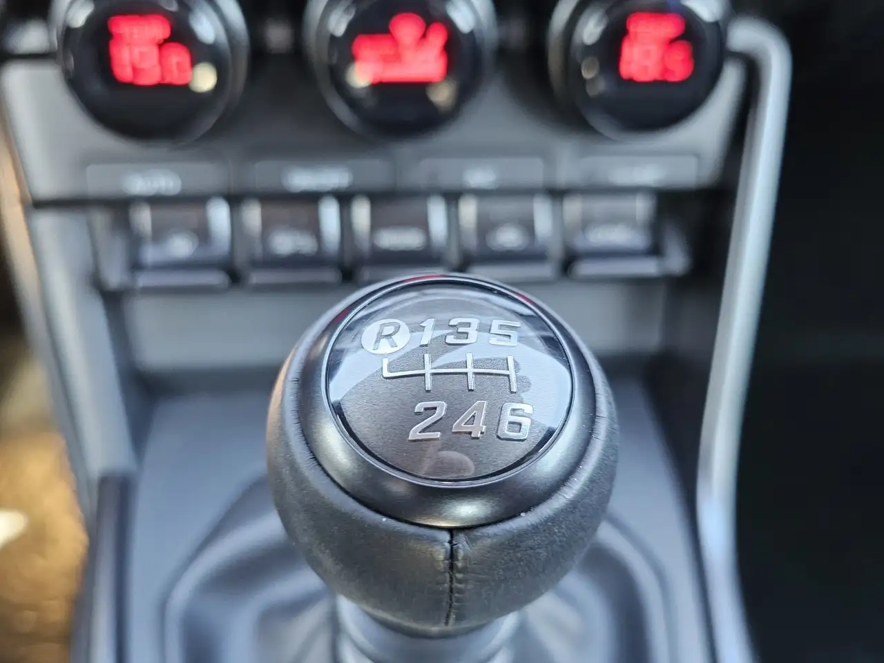 Subaru BRZ снимка Subaru BRZ