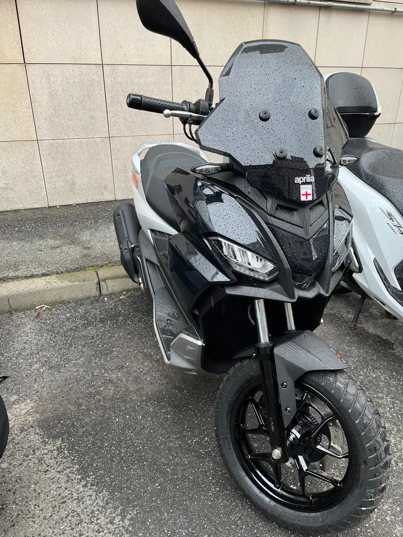 Aprilia SR GT 200 Negro - 1