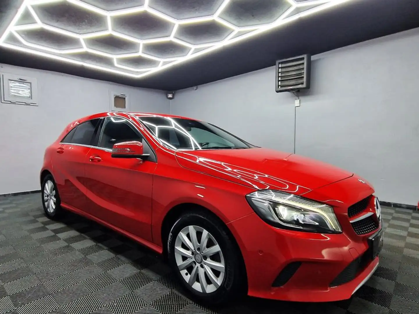 Mercedes-Benz A 180 BlueEfficieny STYLE||AUTOM|LED|NAVI|R-KAMERA Rot - 2