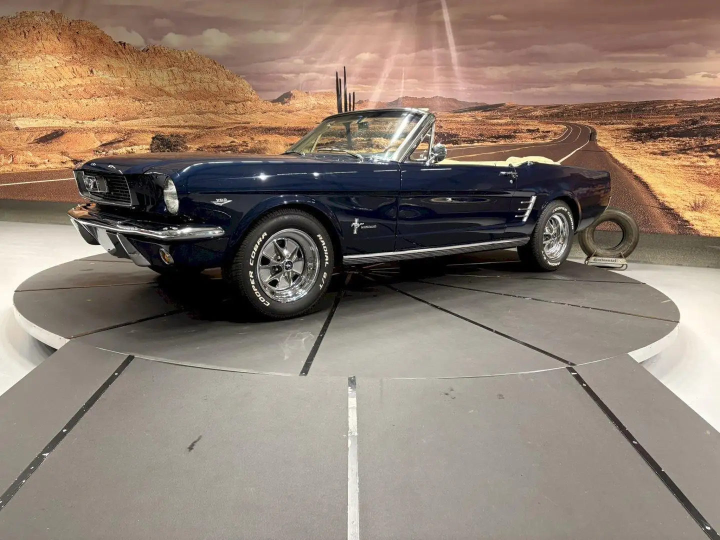 Ford Mustang Convertible Blau - 1