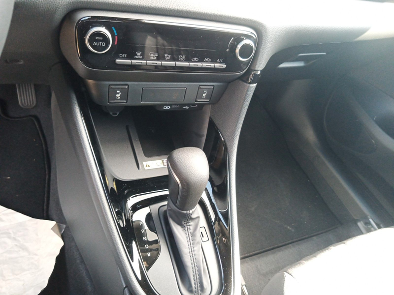Toyota Yaris Hybrid Teamplayer — photo 9