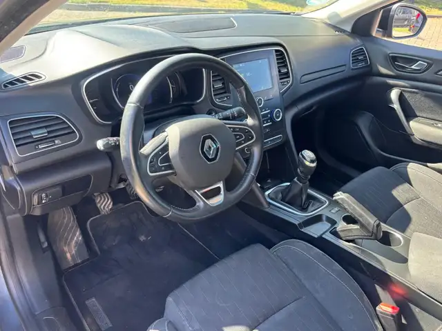 Renault Megane view 11