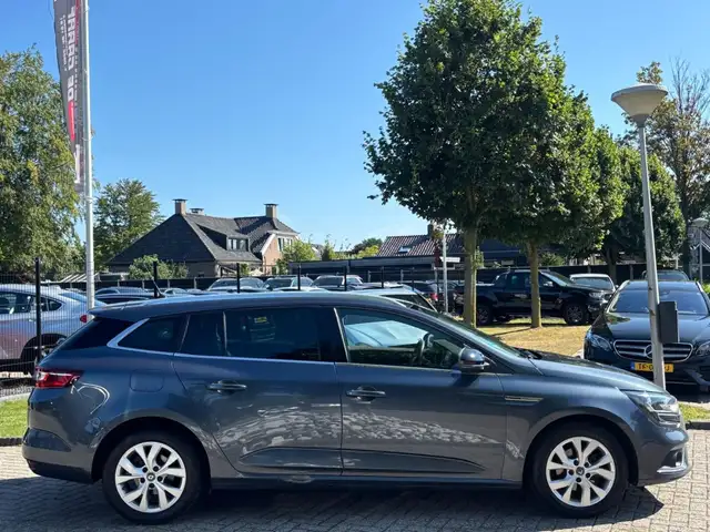 Renault Megane view 4