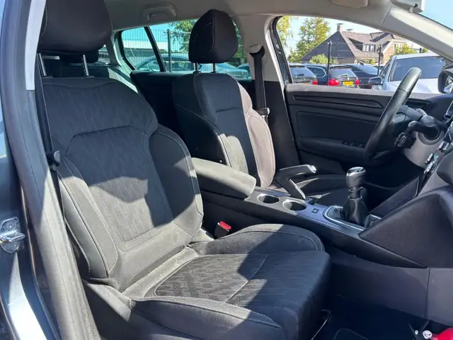 Renault Megane view 10