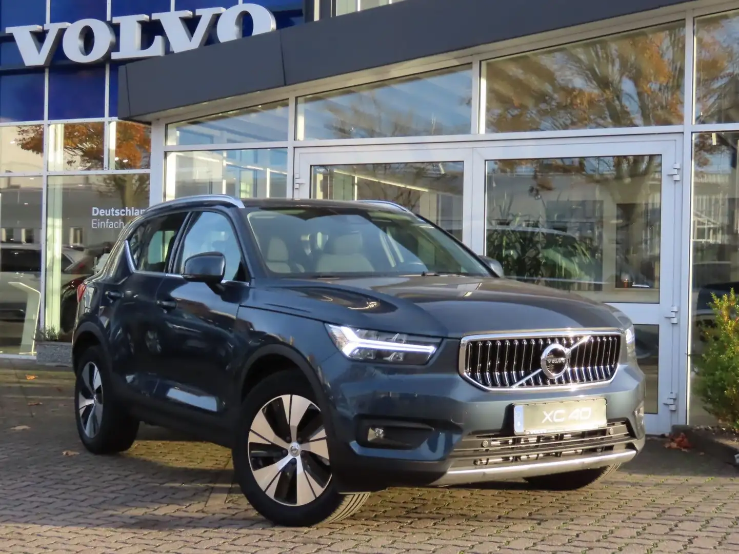 Volvo XC40 Inscription Expr Recharge Plug-In Hyb Blau - 1