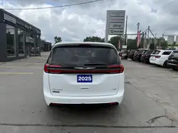 Chrysler Pacifica 2025