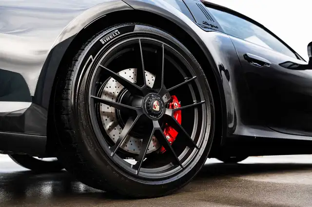 Porsche 911 view 12